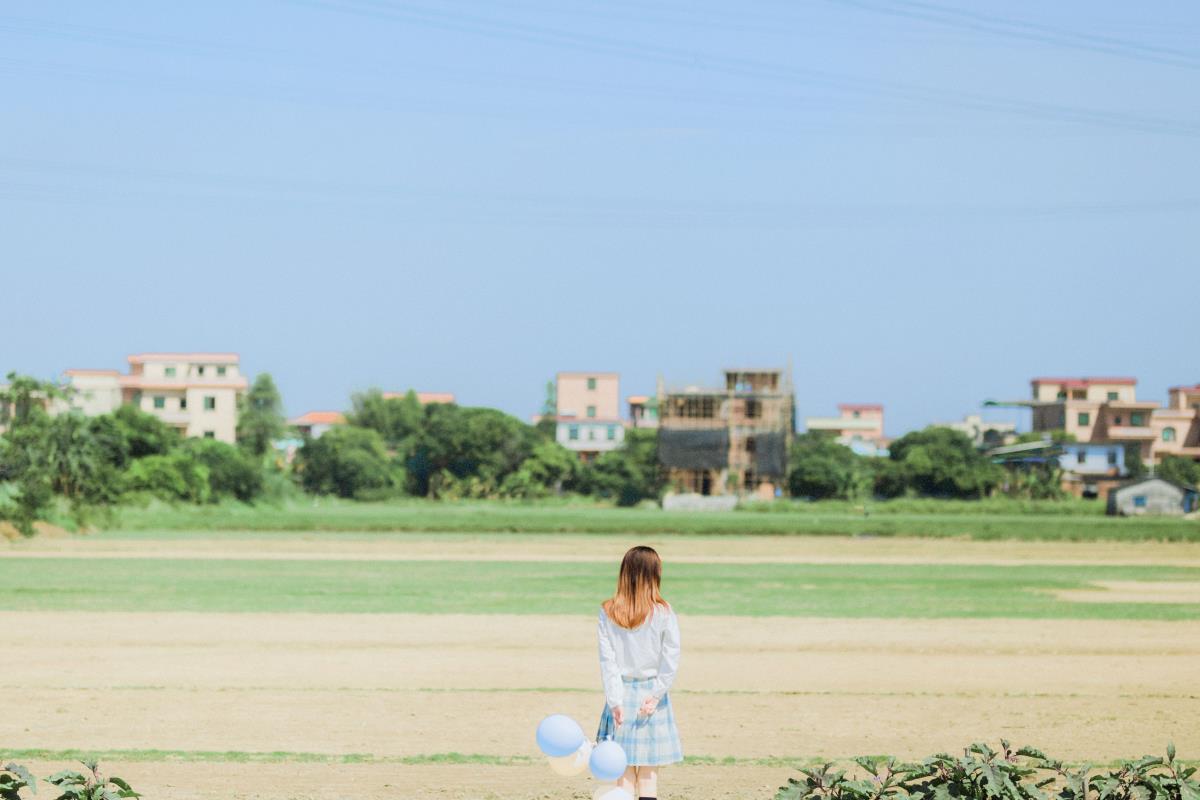 青空下的夏日温柔