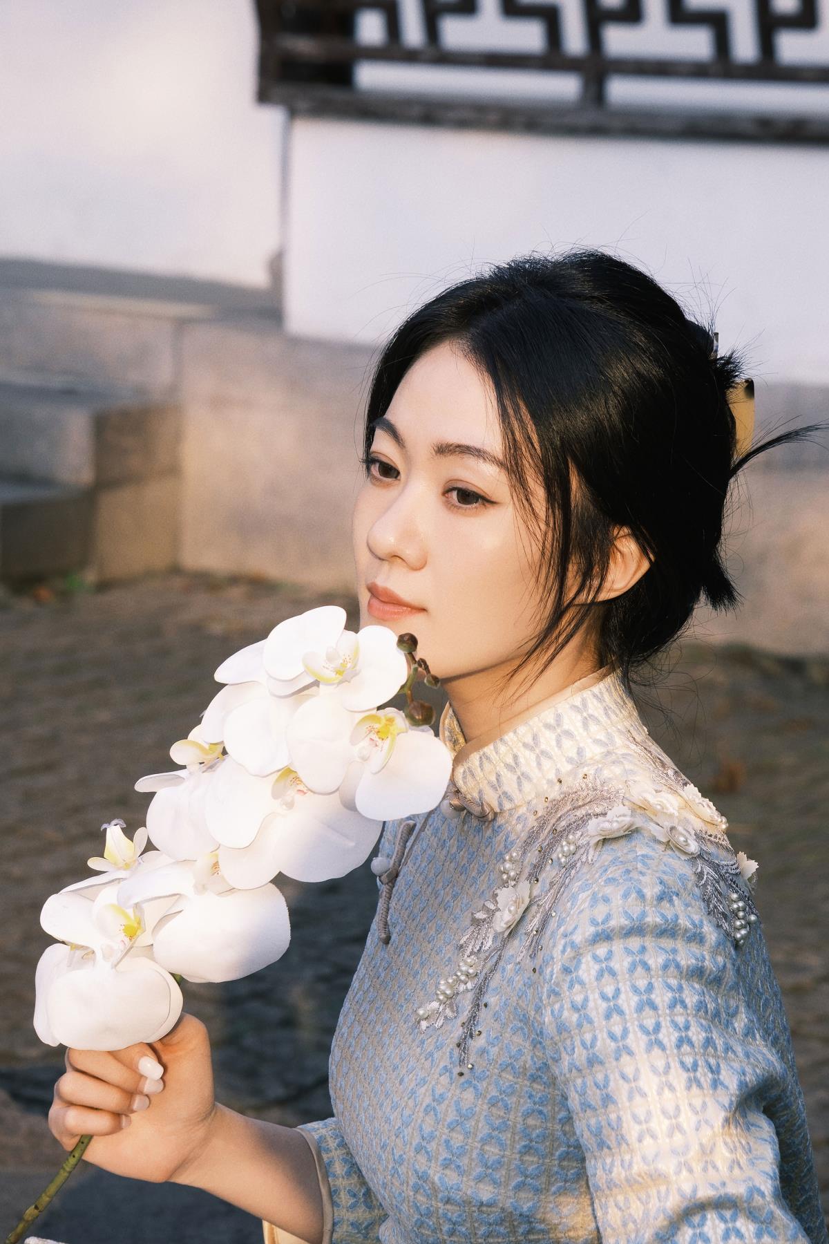 午后别苑：邂逅秋意与旗袍美图的高雅时光