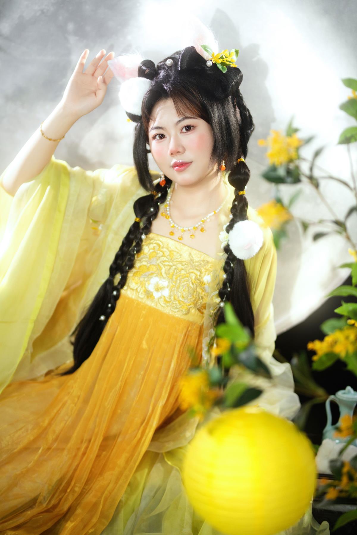 中秋汉服写真：玉兔与古风麻花的梦幻交织