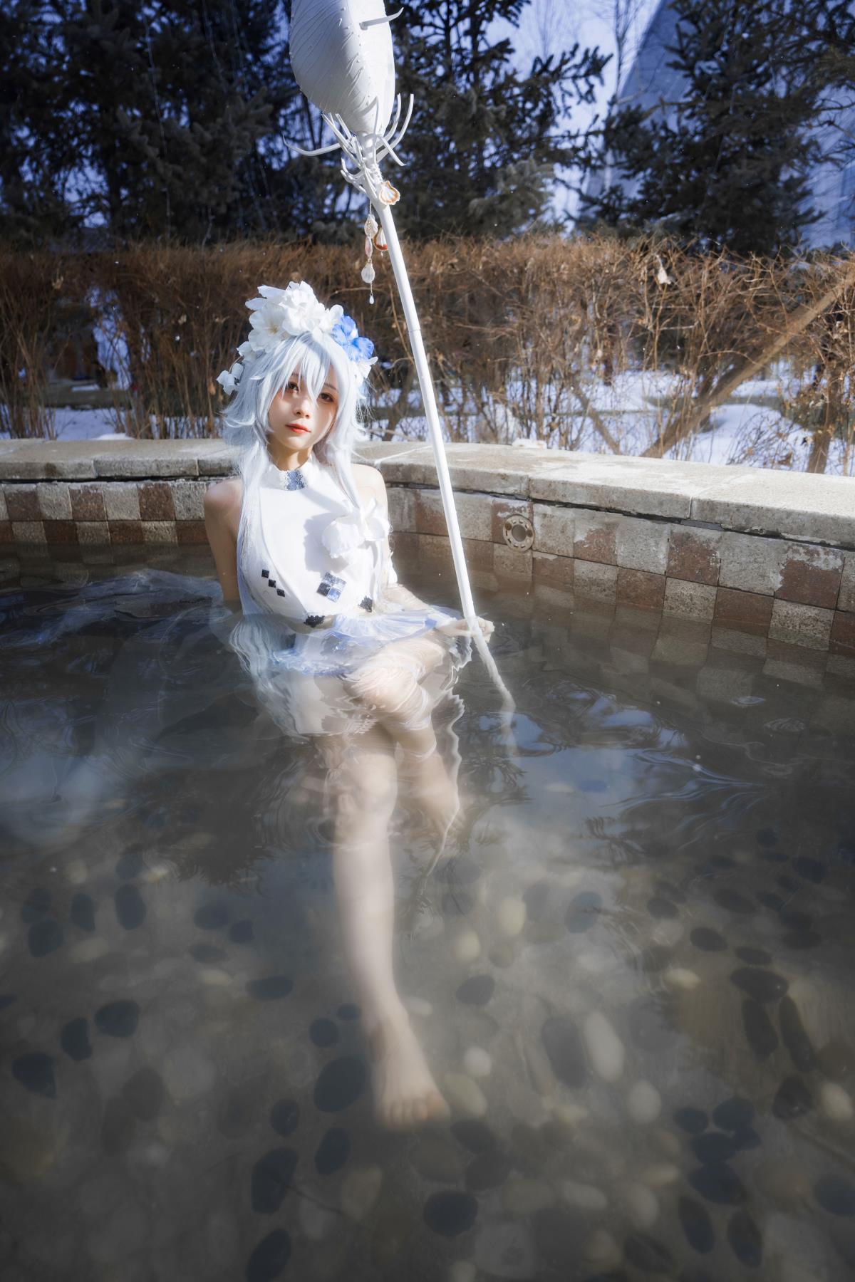 《明日方舟特米米：泳装之下的私房与COSPLAY之美》