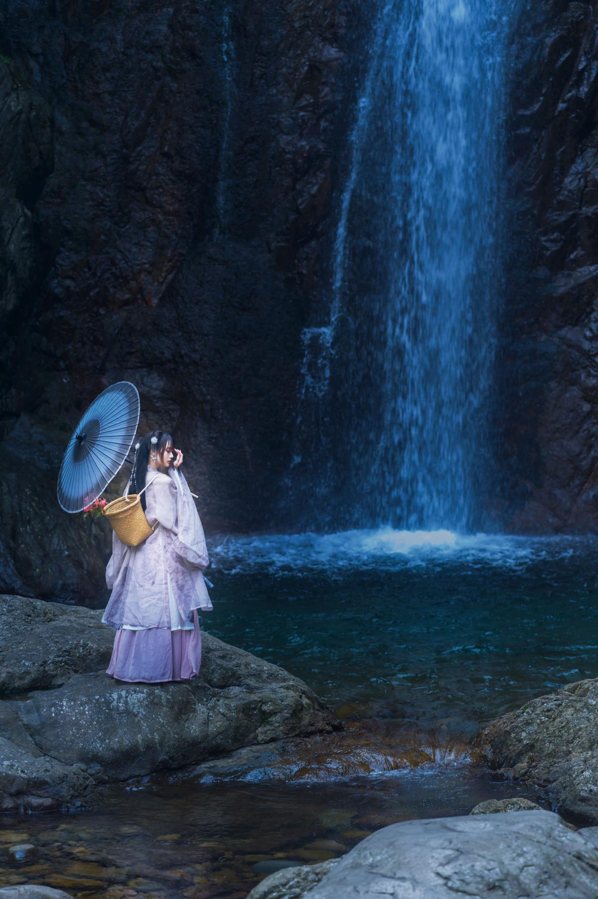 寻蝶梦与山林间的诗意情长