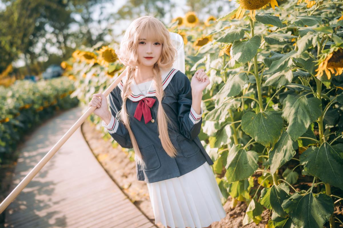 花开海上：秋日里捕捉夏之尾，邂逅向日葵下的甜美少女与田园风情
