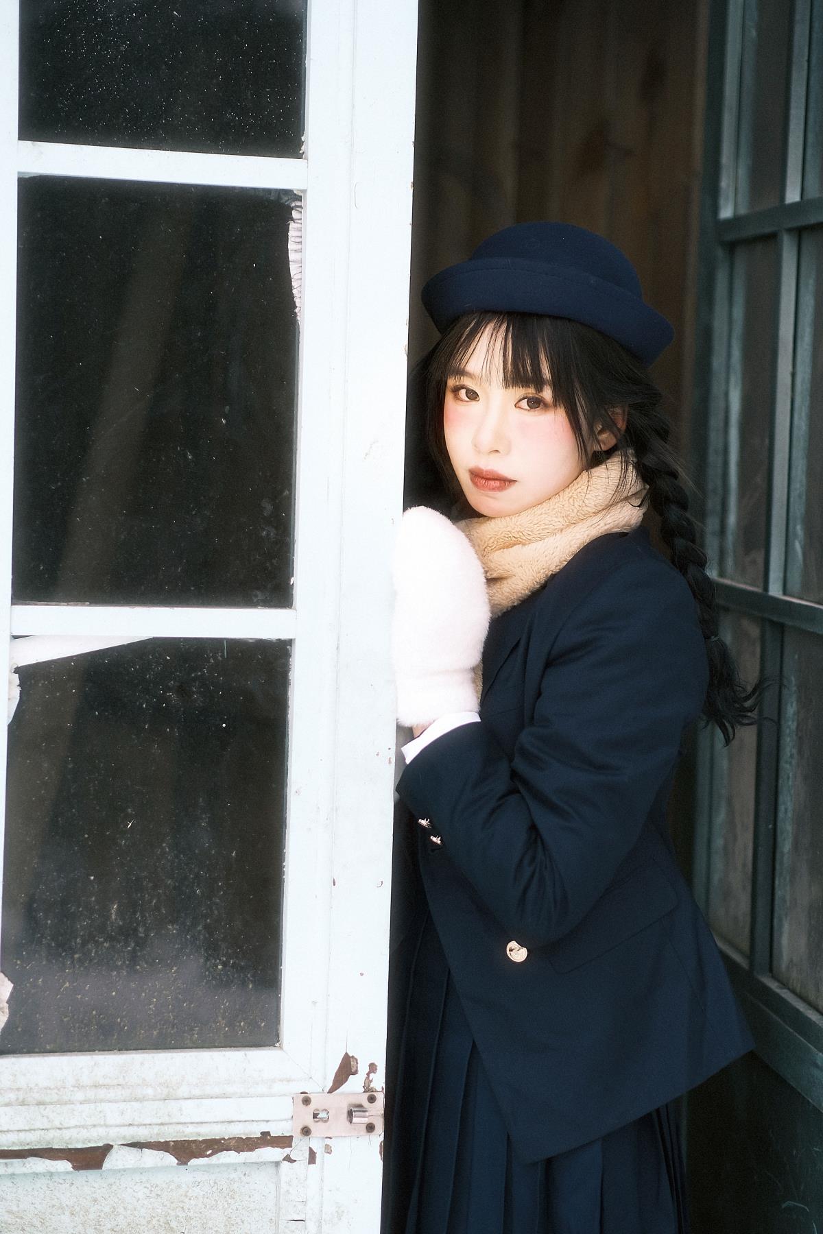 初雪呢喃：冬日少女与爱的回响