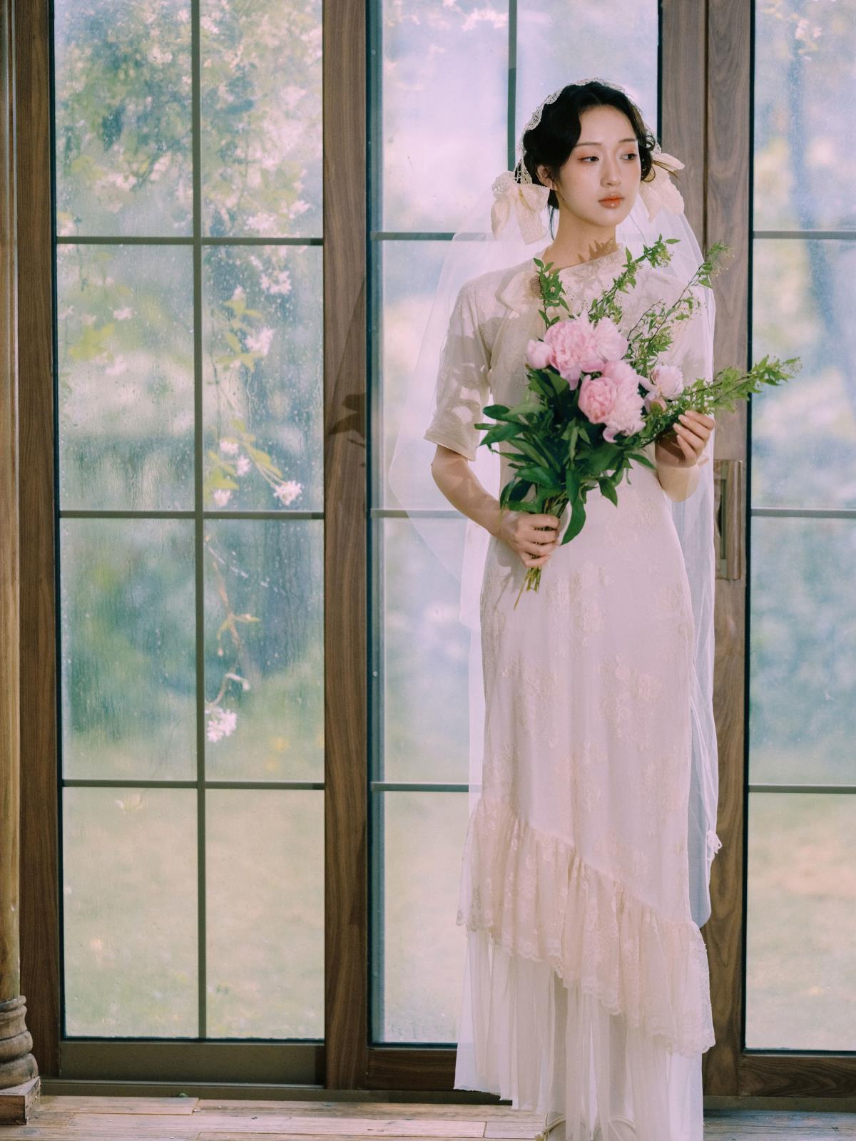 《蕾丝旗袍：穿越时光的中式国风婚纱梦》