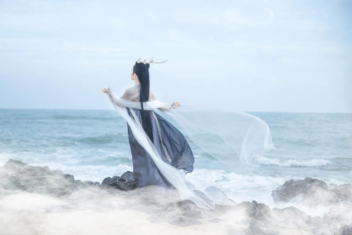 龙女：乘风雨而来的玄幻古风传奇