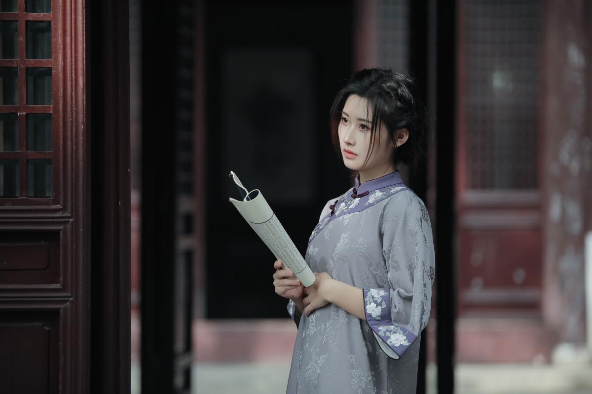 《满韵清秋：寂寞梧桐下的离愁别绪》