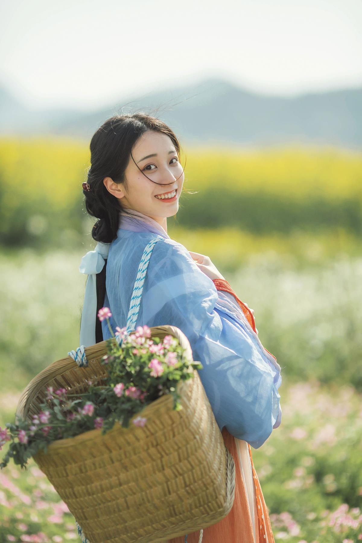 《诗经》寻伊：在水一方，邂逅古风汉服的治愈时光