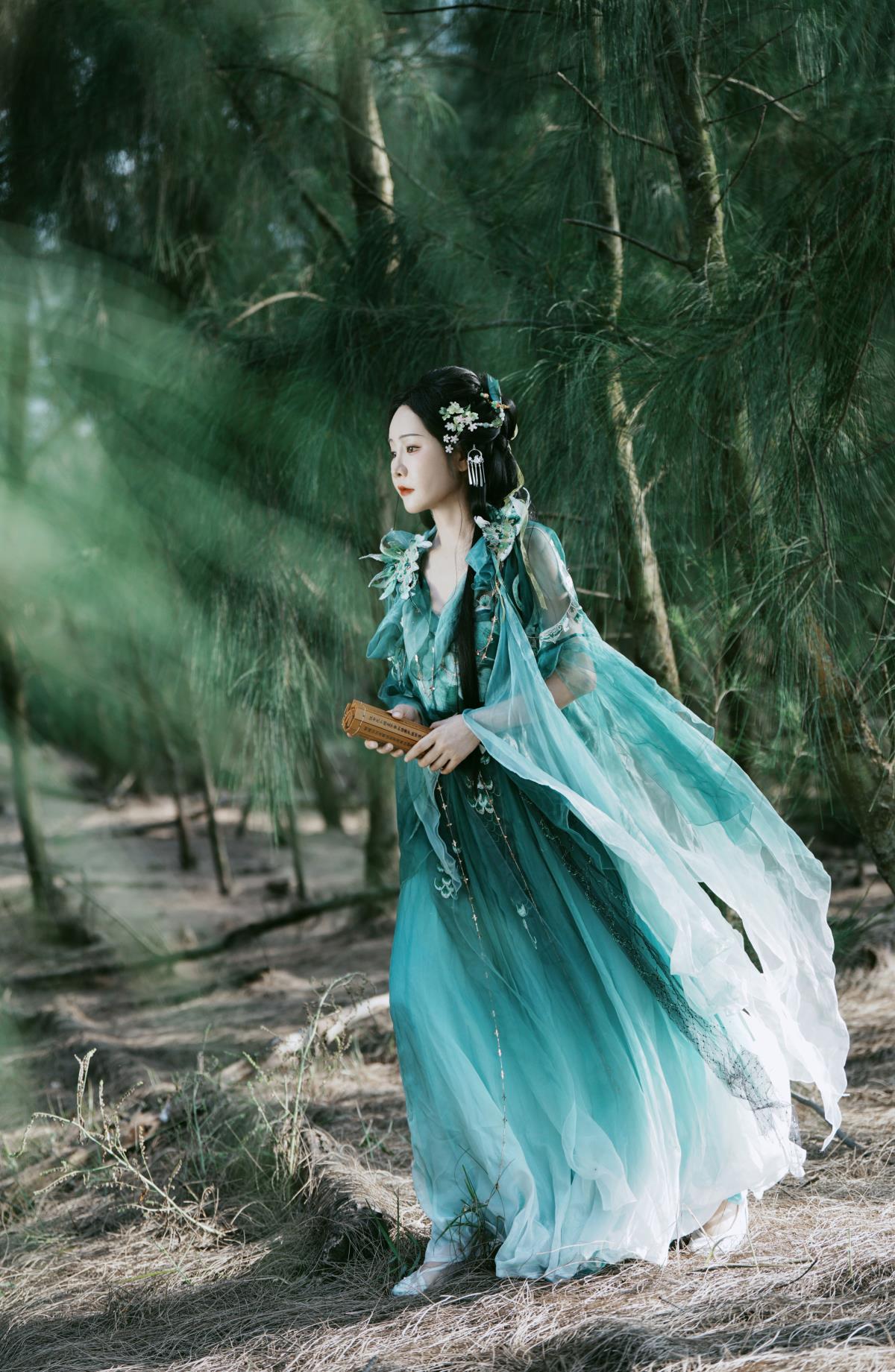 SONY A7C2 直出人像：FL 滤镜下的古风逆光意境之美