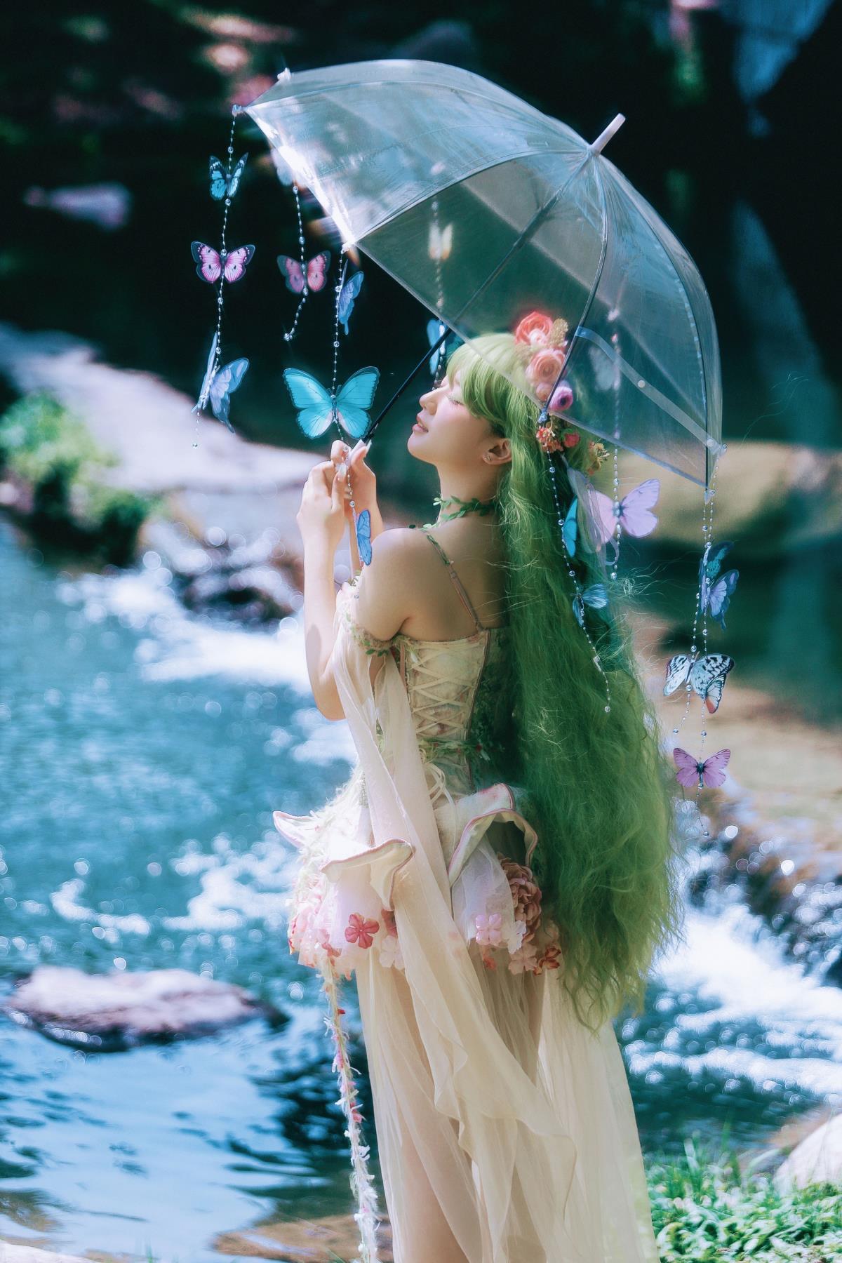 花神之约：小溪畔的少女与精灵花环