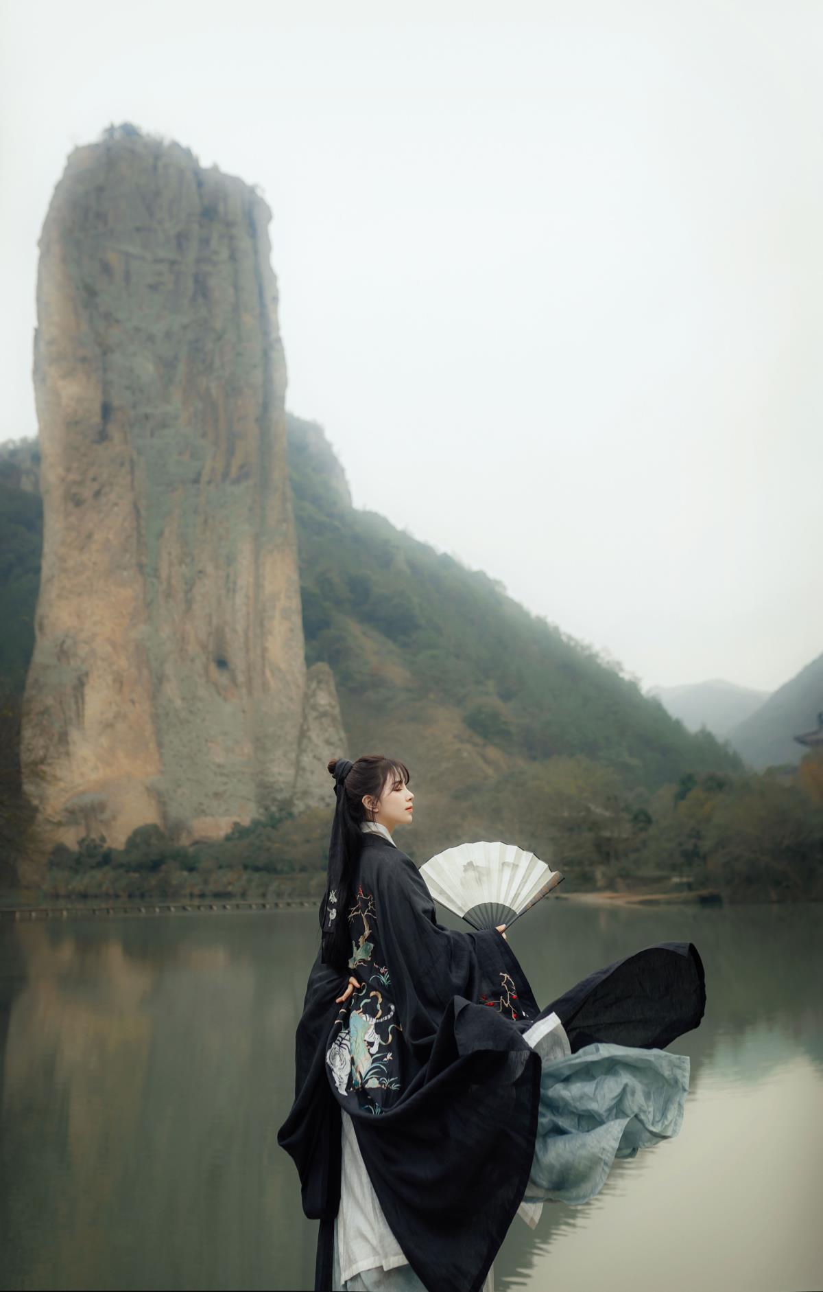 逍遥天地间，山河阔处任我行