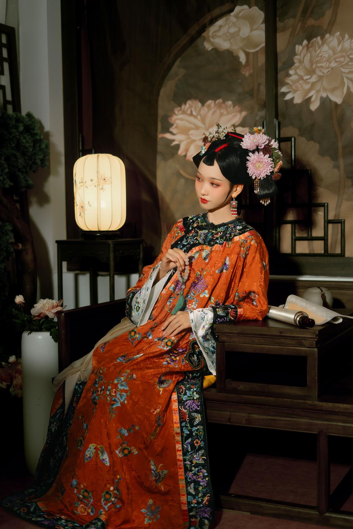 红尘一梦：花开似火亦如寂寞，邂逅古风与汉服营造的独特氛围