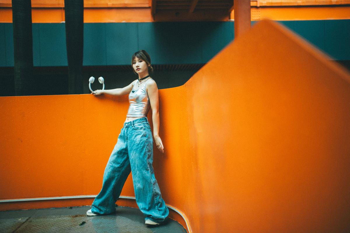 创意园随拍：邂逅港风与时尚交织的妹子写真集