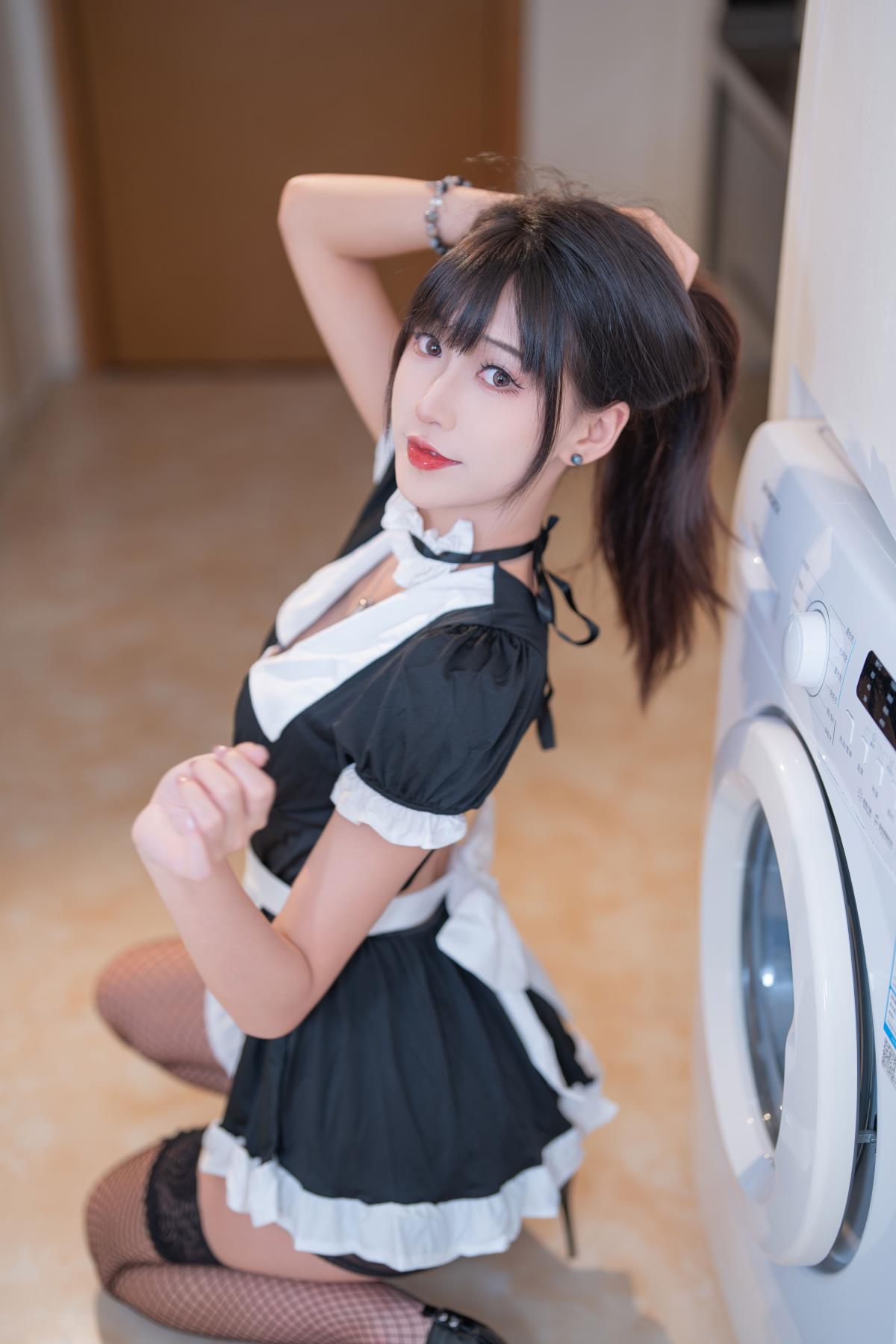 《COS女仆：室内光影下的私房绮梦》