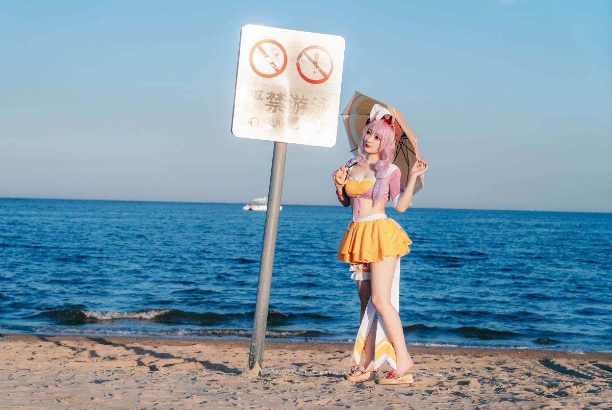 《海边公孙离：兔女郎美少女的梦幻泳衣 Cosplay》