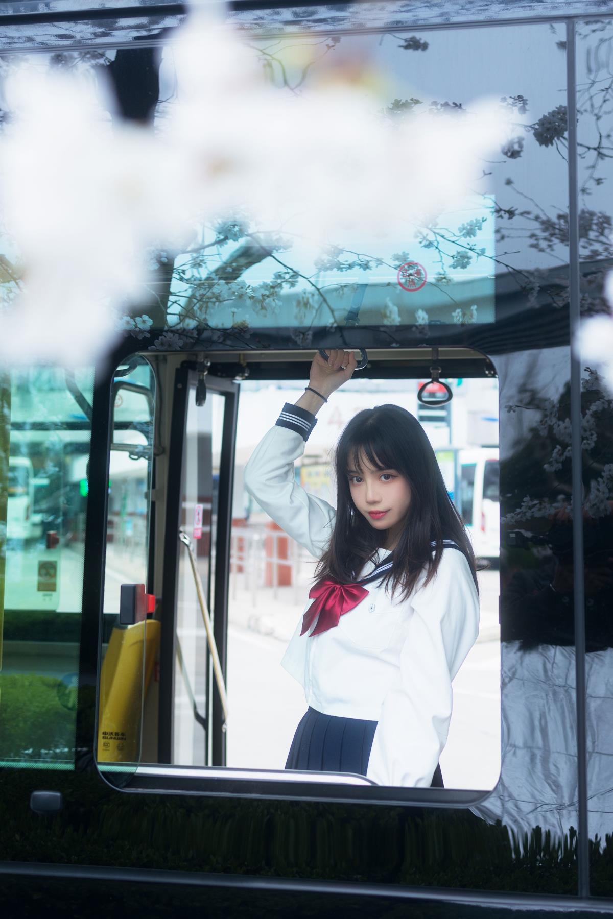 街边春景，樱花季里的你与烂漫放学路