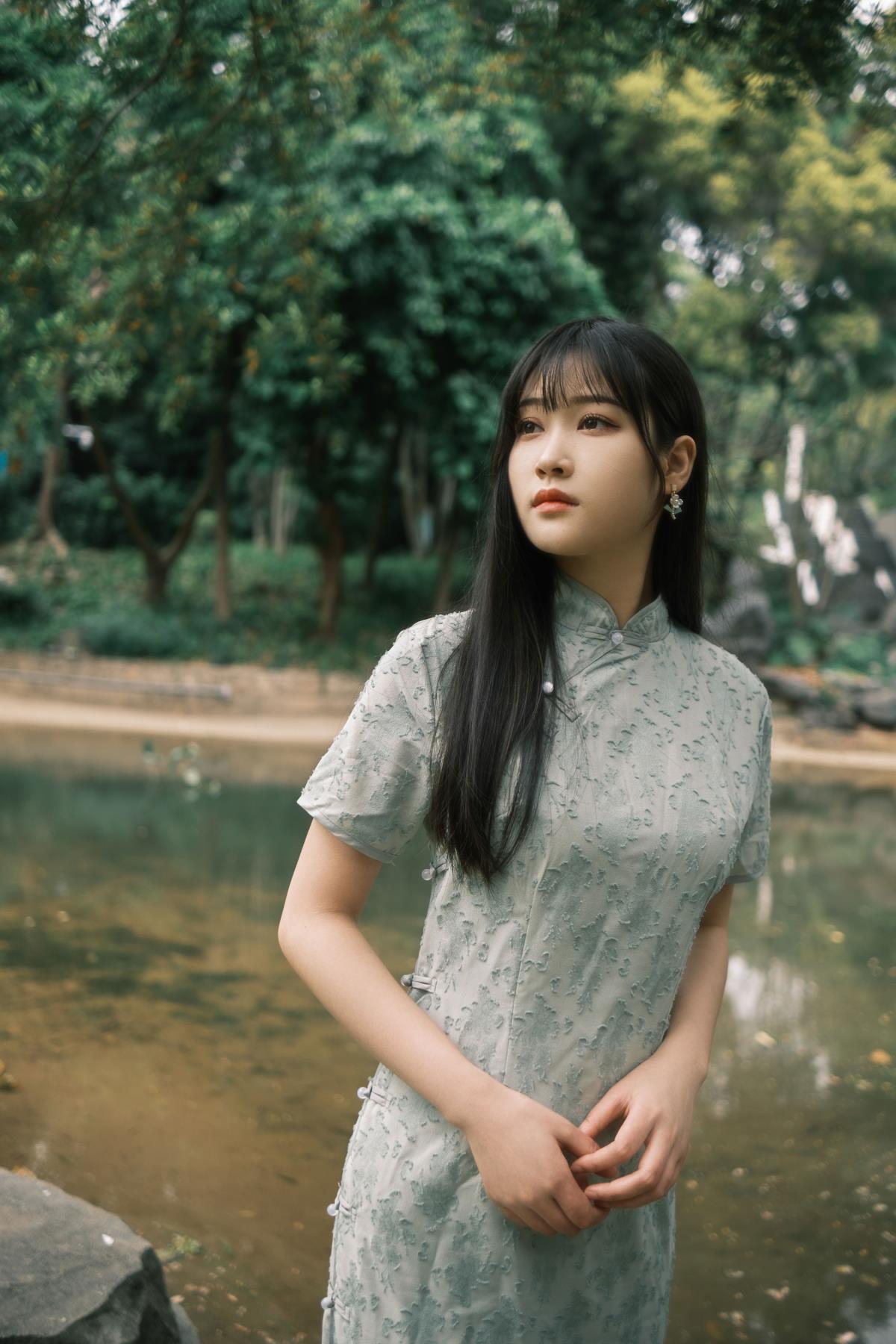 香径古园，邂逅丁香般的姑娘与复古旗袍风情