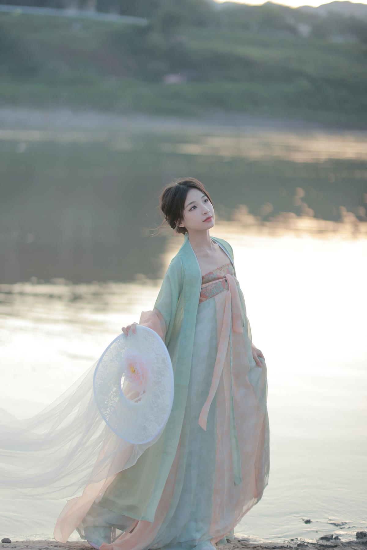 星河畔，仙女古装舞，思念随风长留