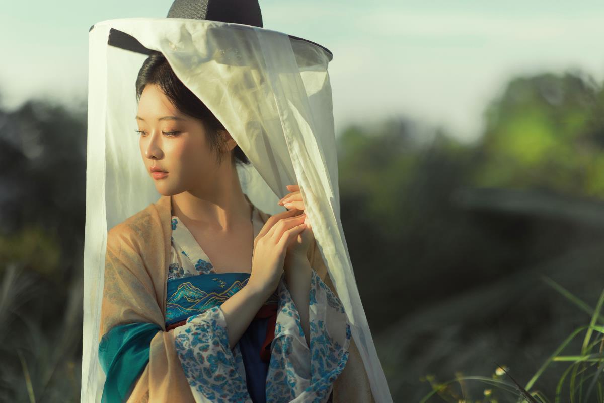 秋日山行，寄情远山：赏爱惠连才思之优美古风唯美韵致