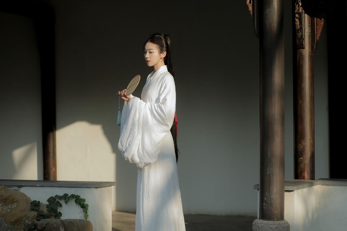 白茶清欢处，等风也等你，邂逅古装小仙女的情感意境