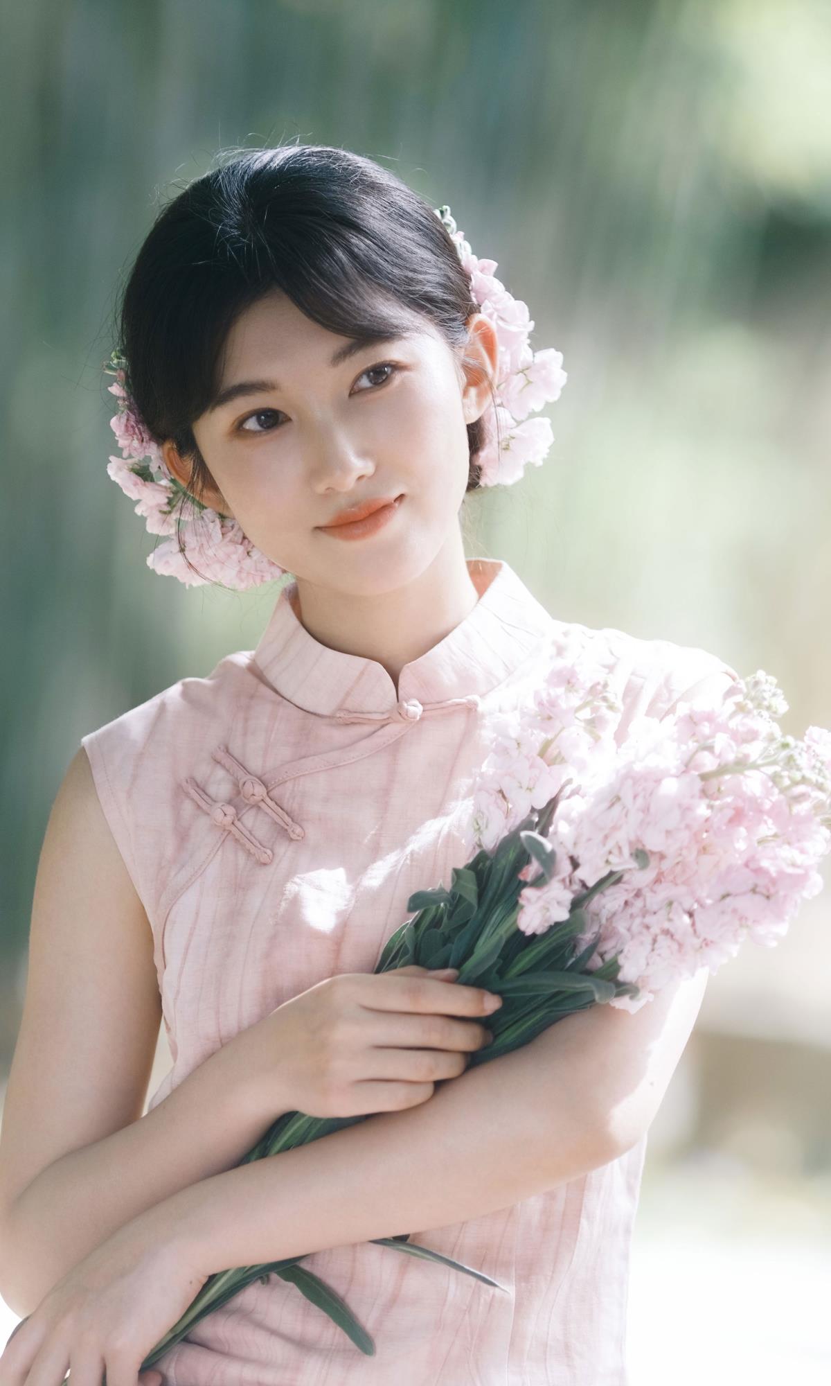 观我旧往，同仰民国旗袍与清新花束之春