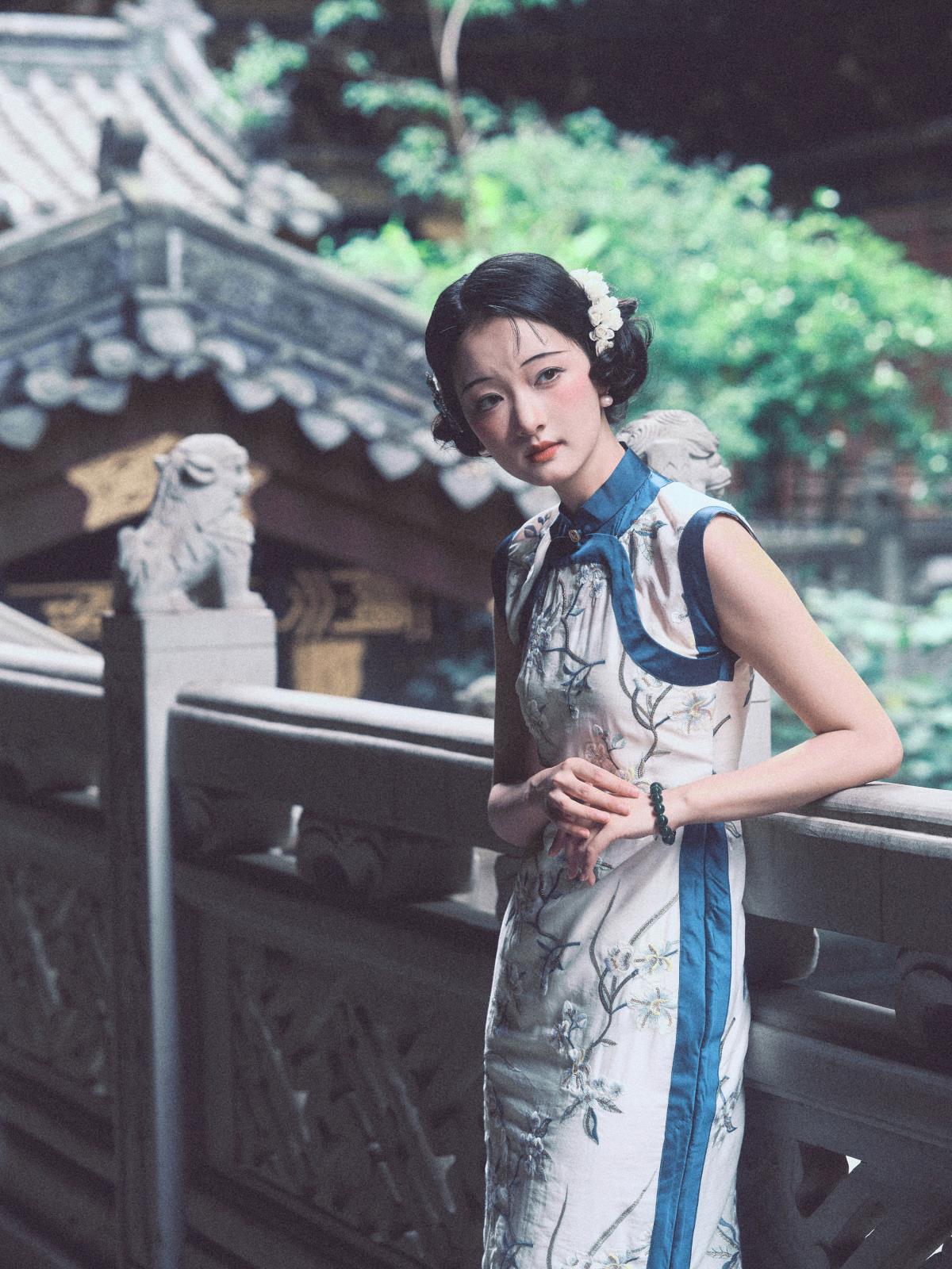 禅心寻旧景，旗袍映国风