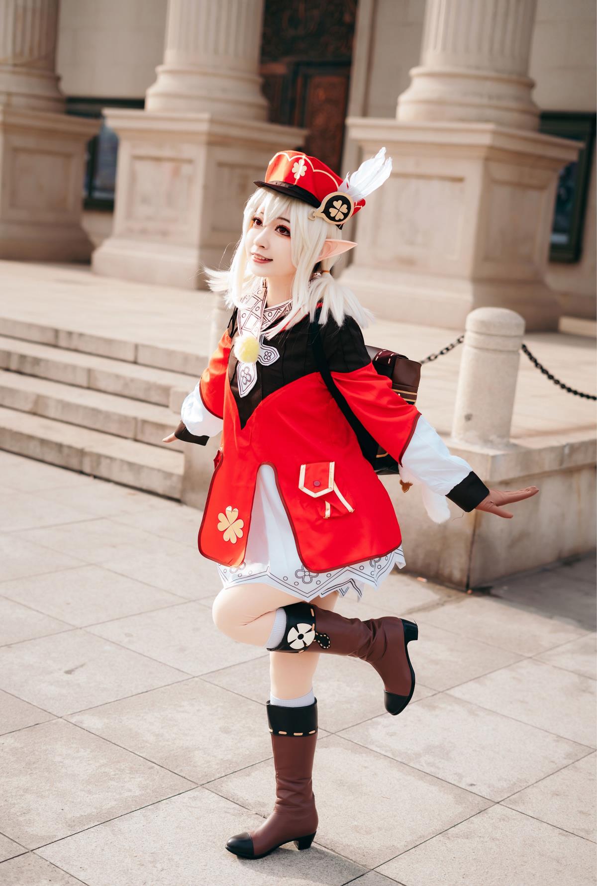 《可爱萝莉可莉的梦幻 Cosplay 之旅》