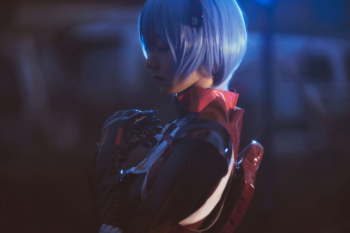 绫波丽 COS：EVA 光影中的梦幻演绎