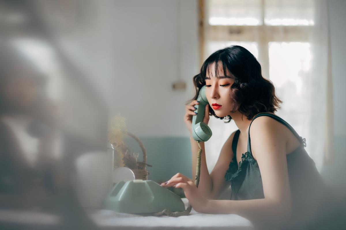 大嫂与金鱼：似高叶模特的复古美人金鱼作品