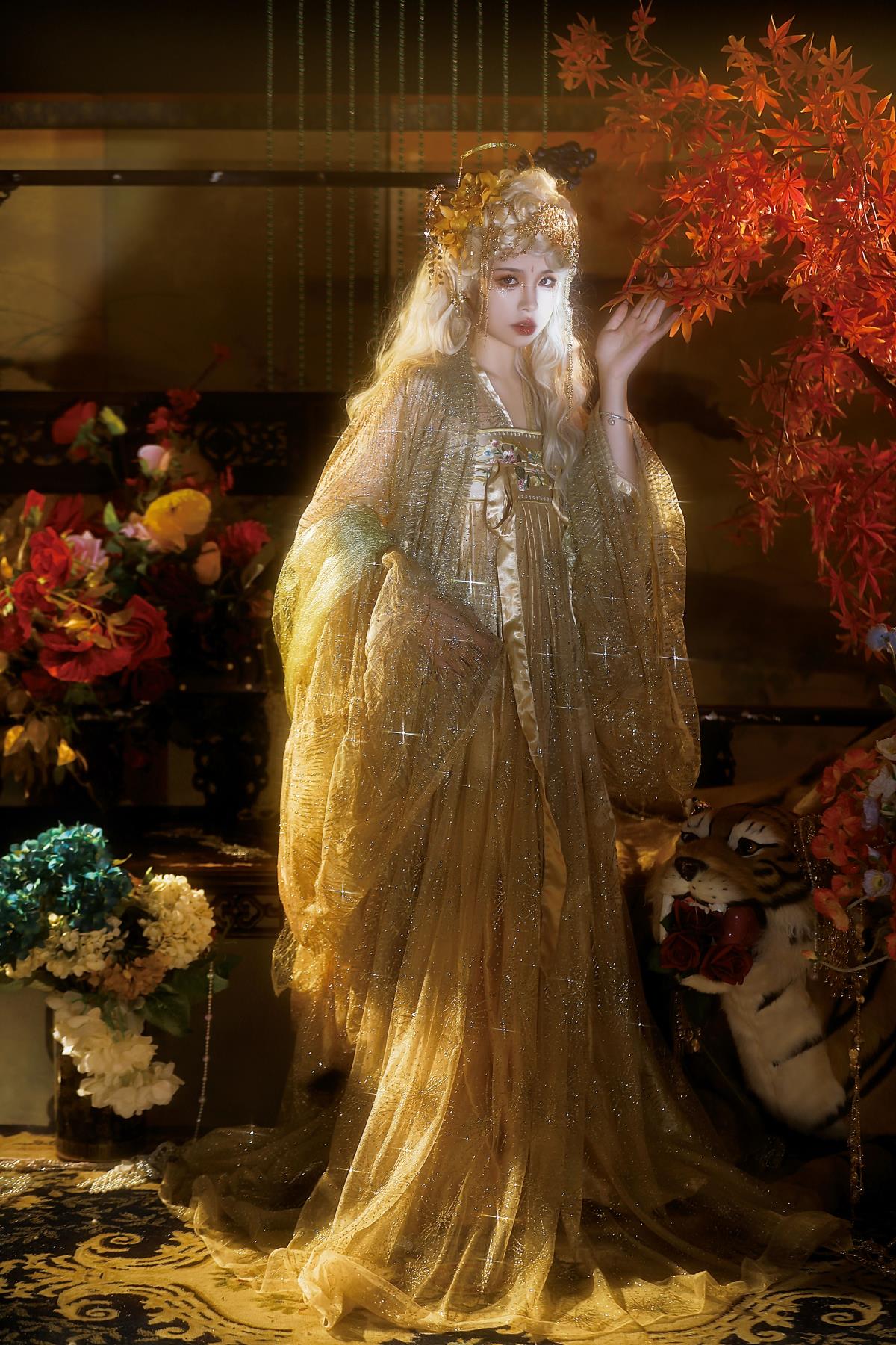 《司命前问：若我偏要改命》《为她，逆命亦值》《Cosplay 小仙女》 （注：因为原始内容比较简短且表意跳跃，组合出的标题可能连贯性稍欠，不过根据要求尽量保留关键信息并进行了一定组合。） 或者 《司命言：逆天改命不可为》《然为她，一切皆值得》《Cosplay 之小仙女》 又或者 《司命诫：逆天改命难行》《但为她故，命数可破》《Cosplay 小仙女的抉择》