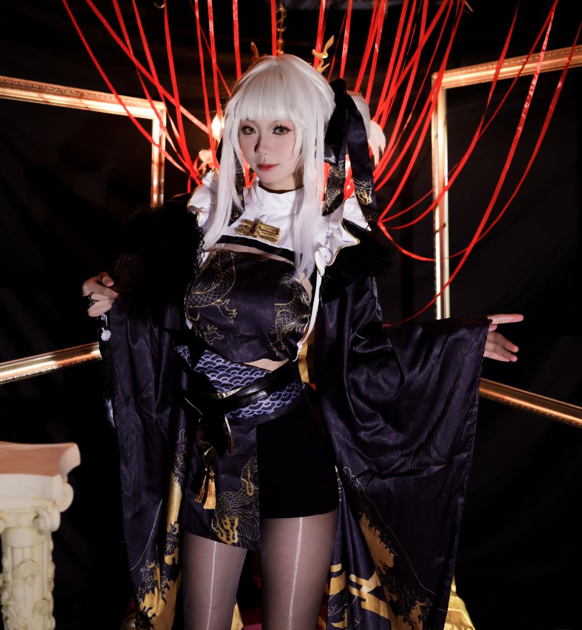 《白兔布兰尔：复古氛围下的黑丝 COS 正片》