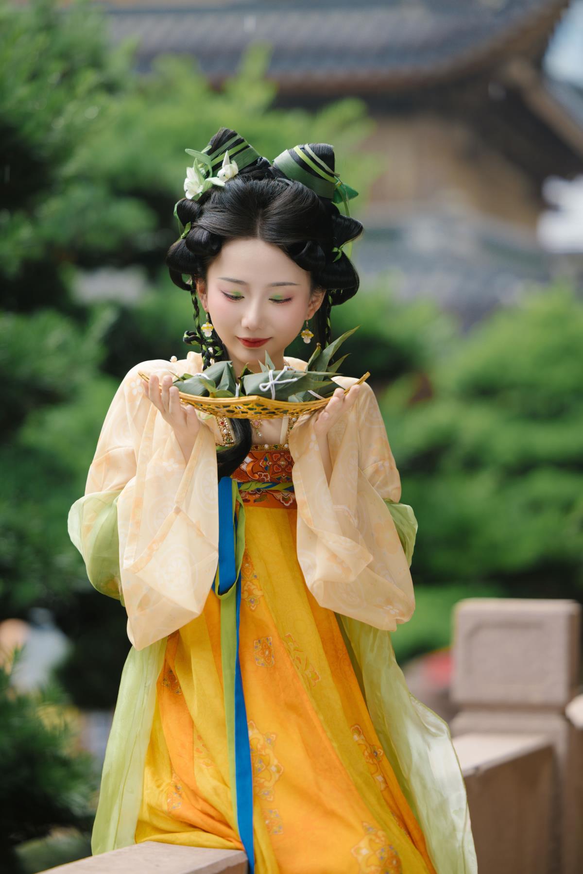 端午至，甜粽寄情，着古风汉服，共赴安康佳节