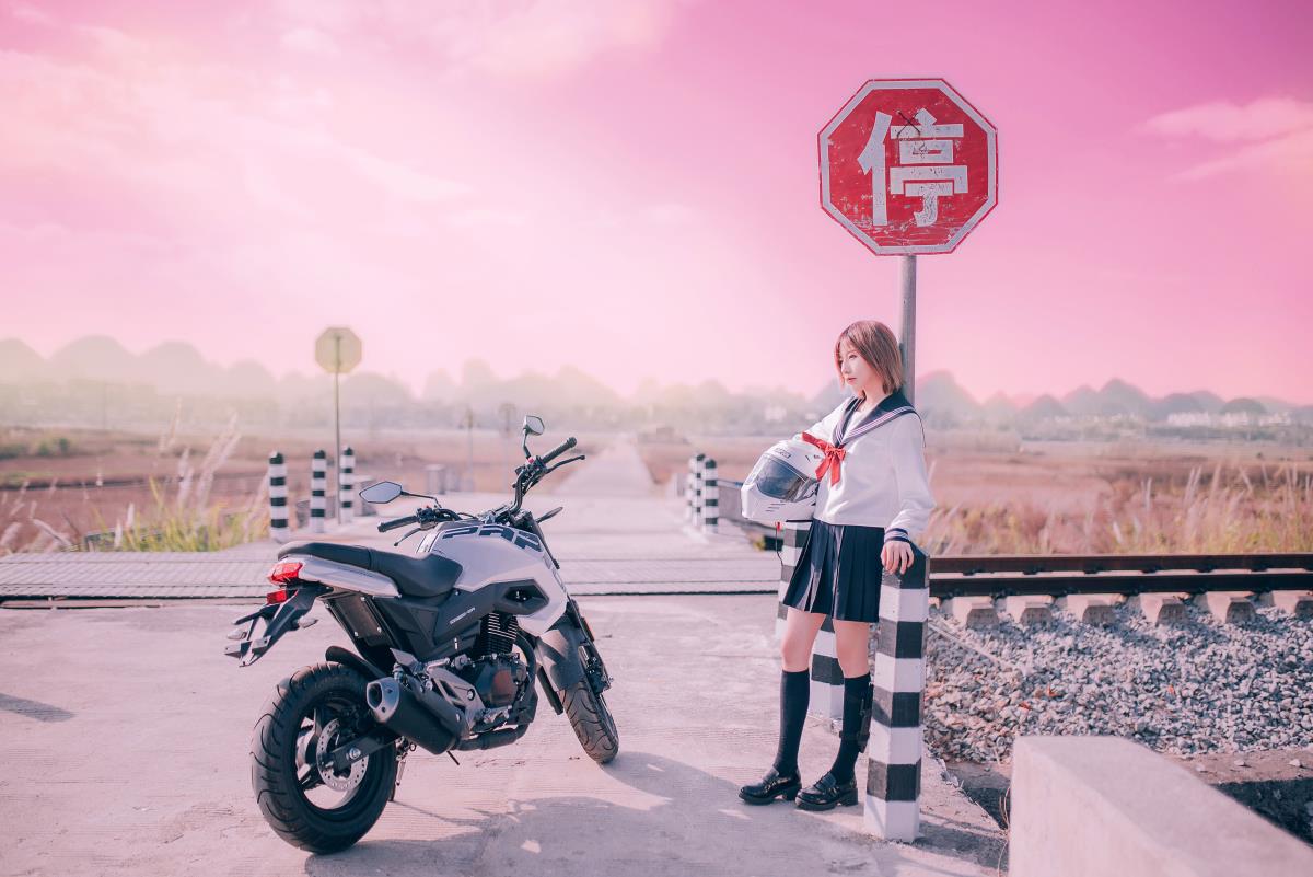 机车少女：追风赴远方，邂逅自由与别样美
