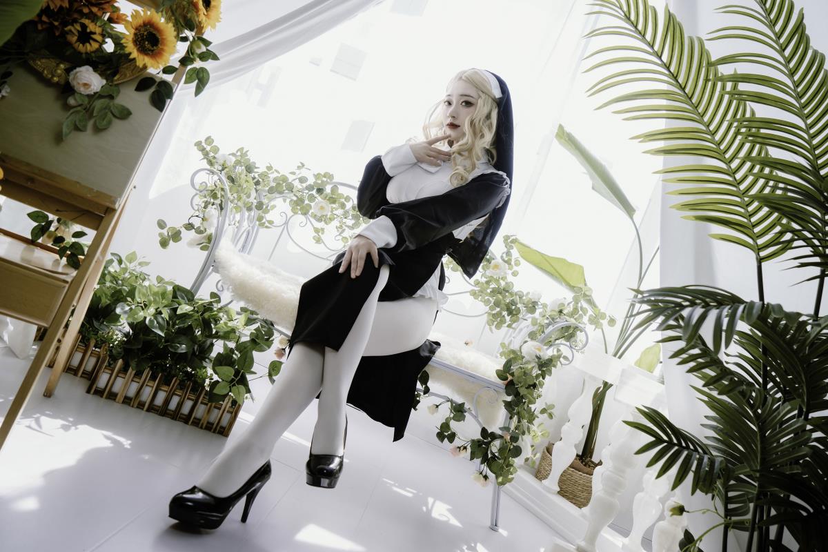 室内同人女仆装Cosplay：定格梦幻瞬间