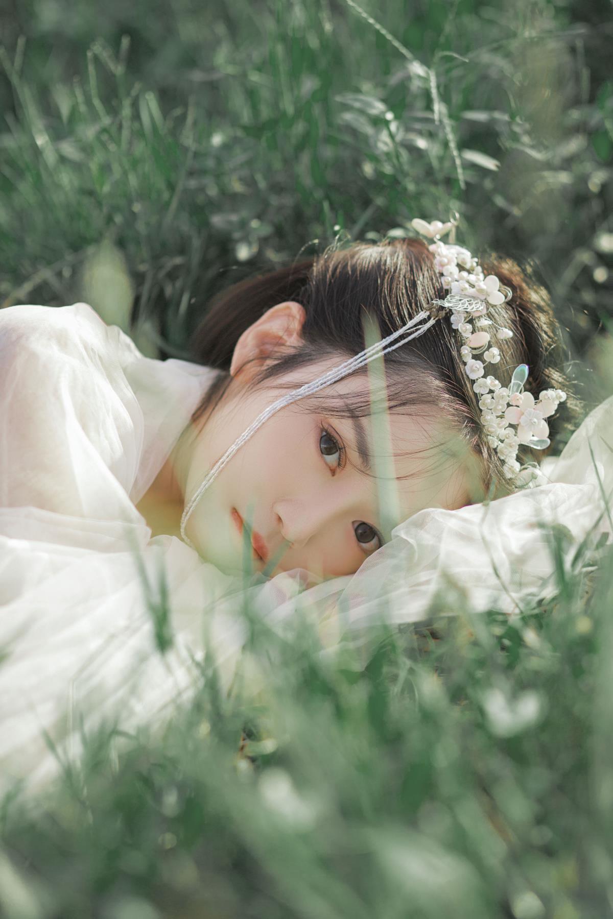 馥郁愁：月光曾照我身，她非我的月亮