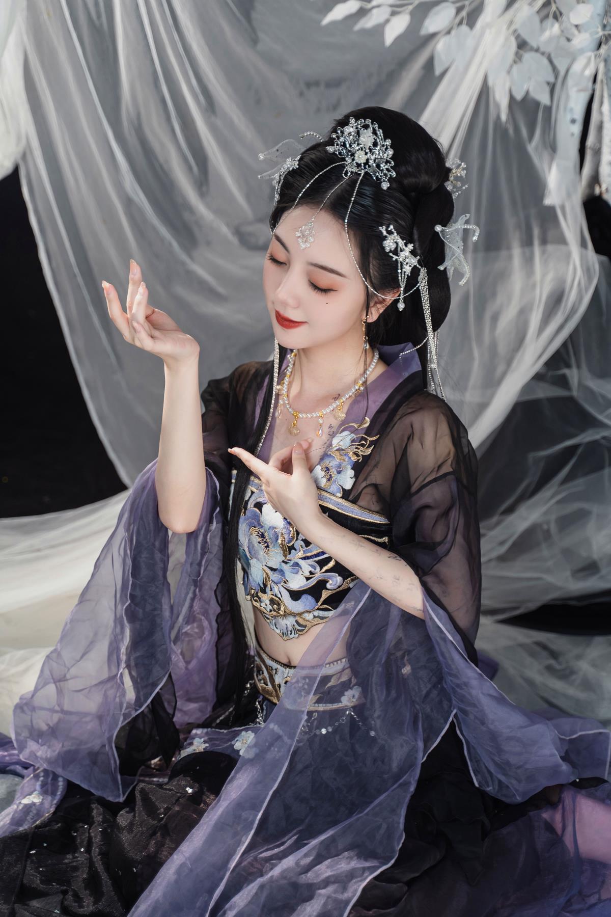 幻梦：靥笑春桃，古韵美人风姿