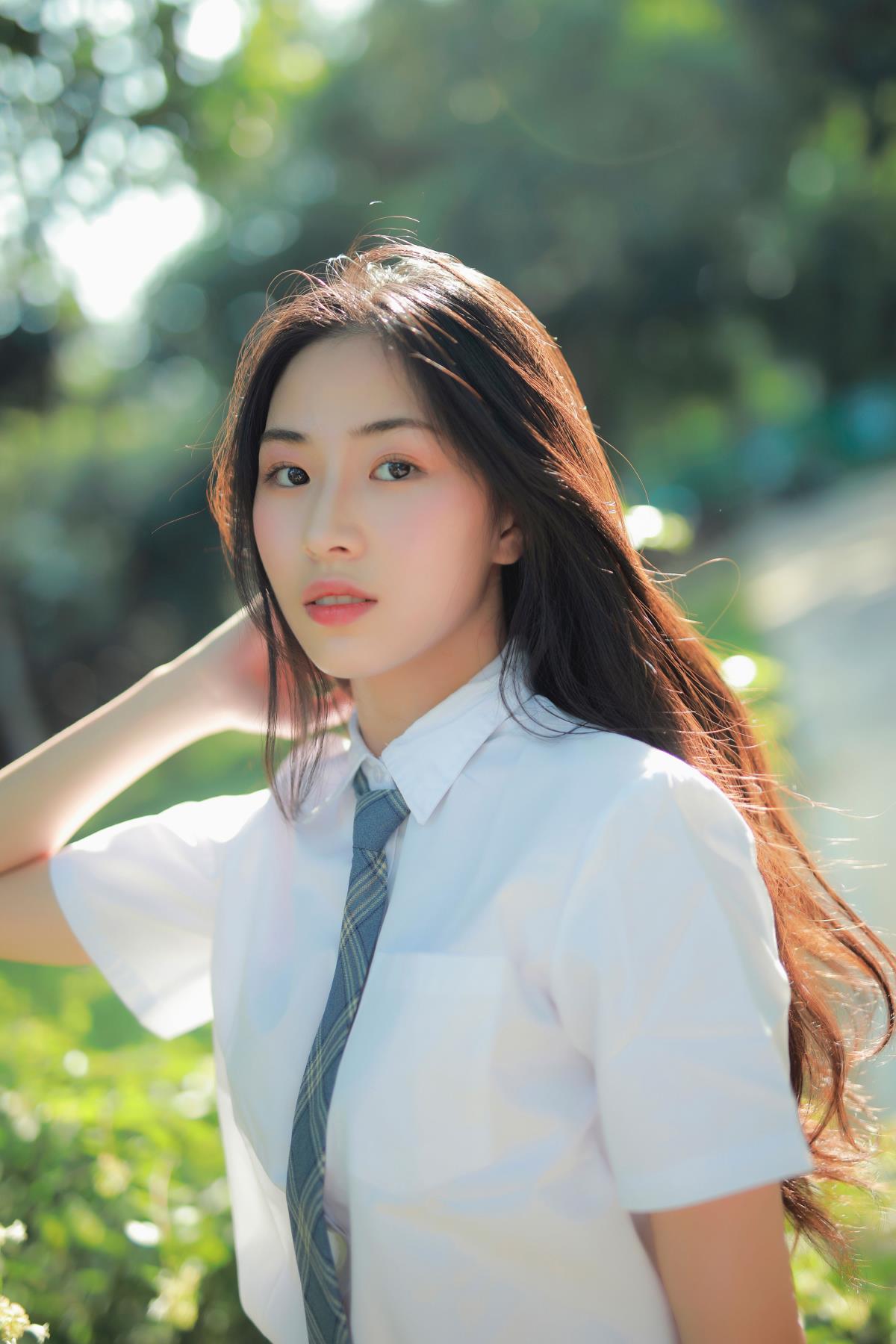 风柔花艳，水澈你独，我心倾慕