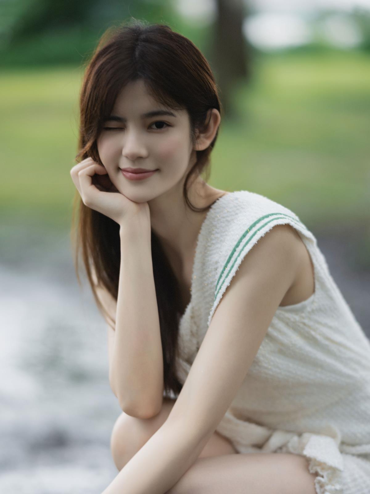 《晴天阴天雨天，念你所在之地，梦绕唯美树林》 （将提取出的关键信息组合，并适当调整语序，使其更符合文艺风格标题要求） 说明：这里根据你提供的内容，围绕天气、地点、情感以及意象等关键信息，创作了一个富有意境的标题，突出了那种思念之情以及与自然元素融合的唯美感。你可以根据实际需求进行调整，如果还有其他特殊要求，请随时告诉我。