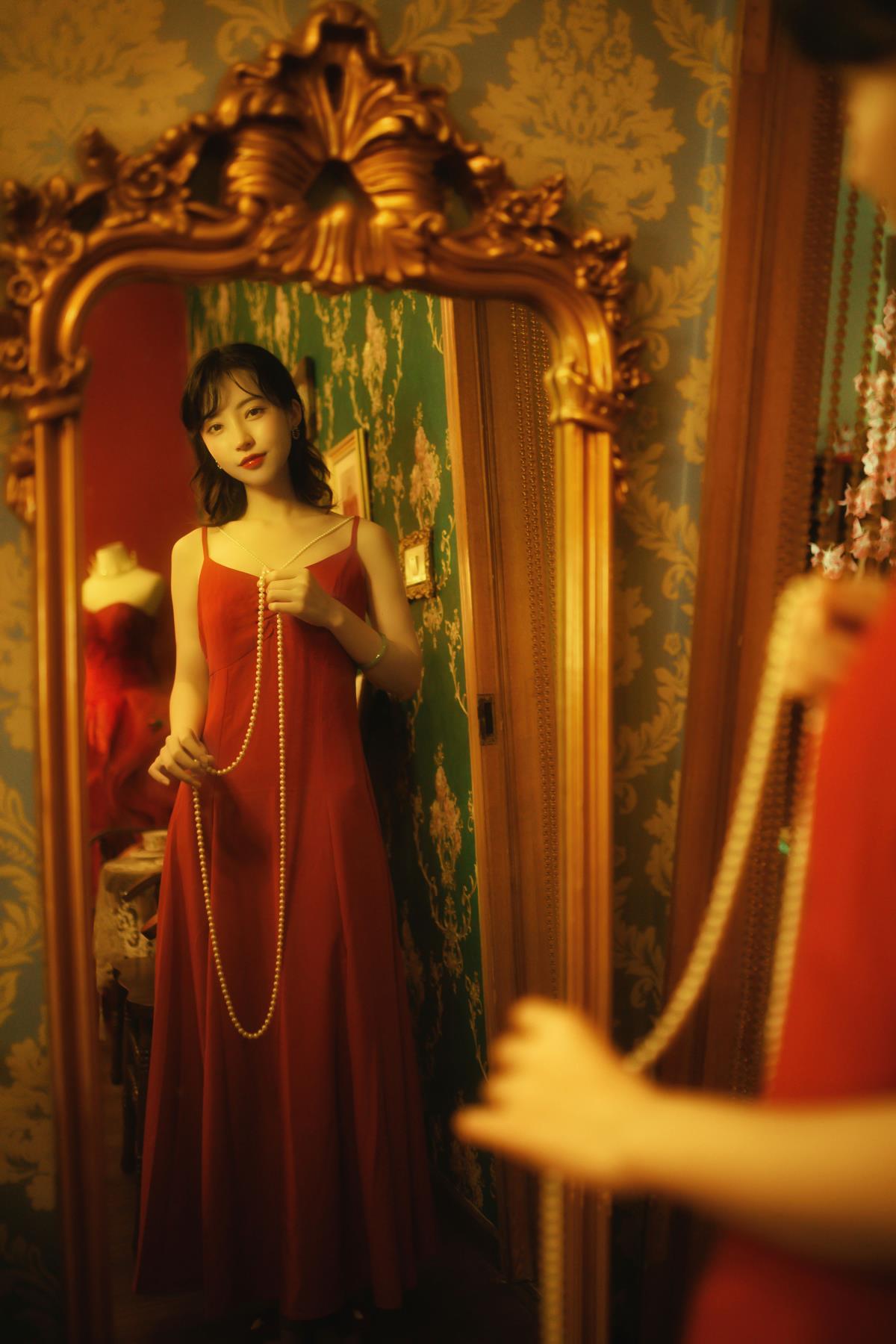 港风玫瑰梦：夜莺与美人的浪漫邂逅