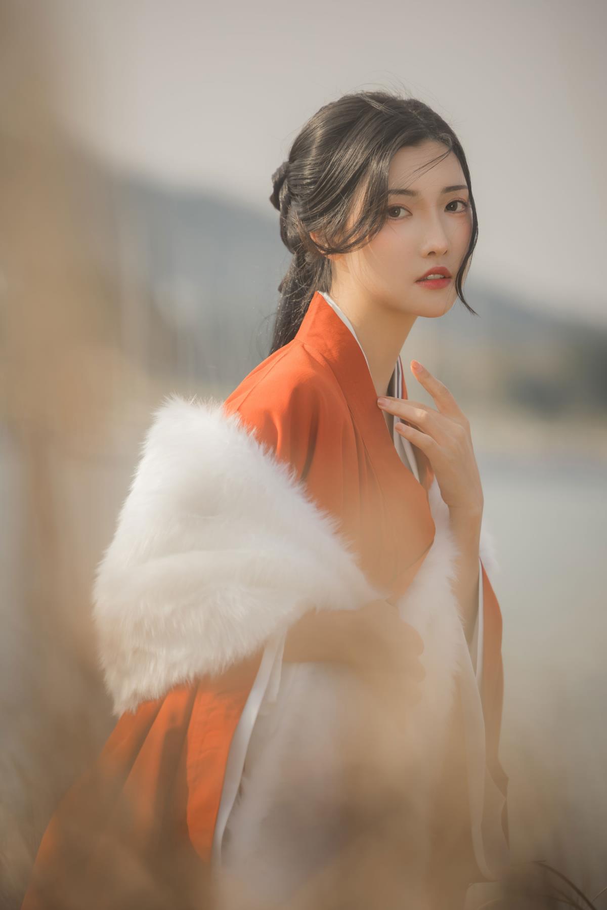 夕阳下的弱水三千情：只取一瓢的古装清冷古风韵