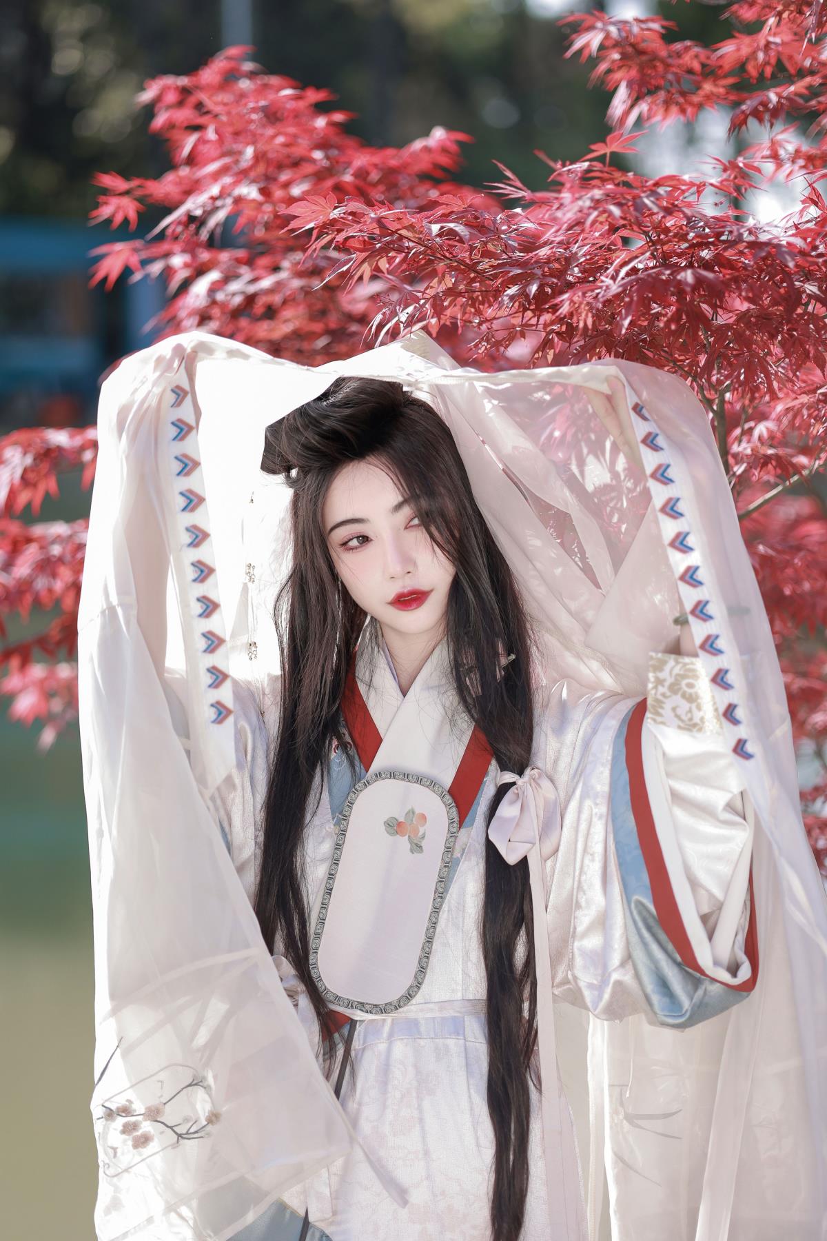 《上邪》四月春光里的曲裾古风故事