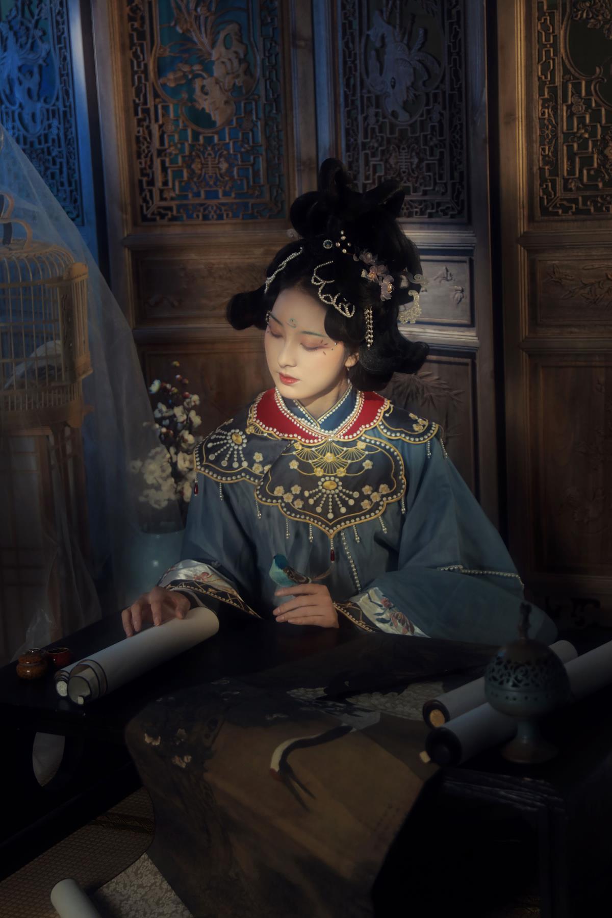 汉服镜前，巨蟹座闺秀的温婉时光