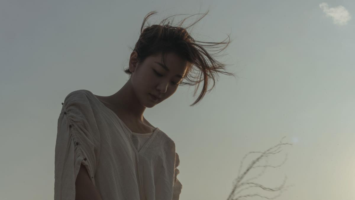 山峦风车间，邂逅夕残霞落的伤感与浪漫