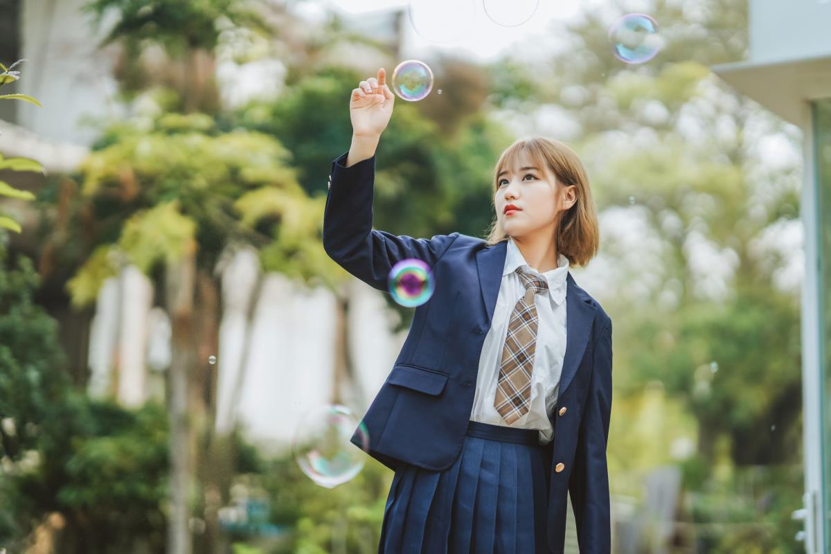 与可爱少女共度快乐时光，不浪费每一刻