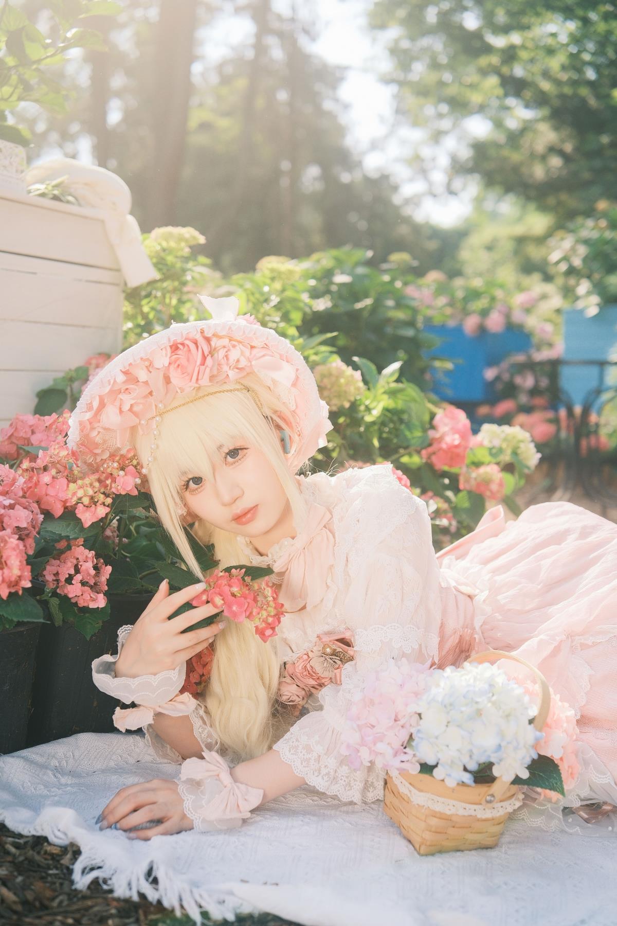 《迷失于莫奈花海，邂逅爱丽丝的浪漫花宴：Cosplay与洛丽塔交织的梦幻之旅》