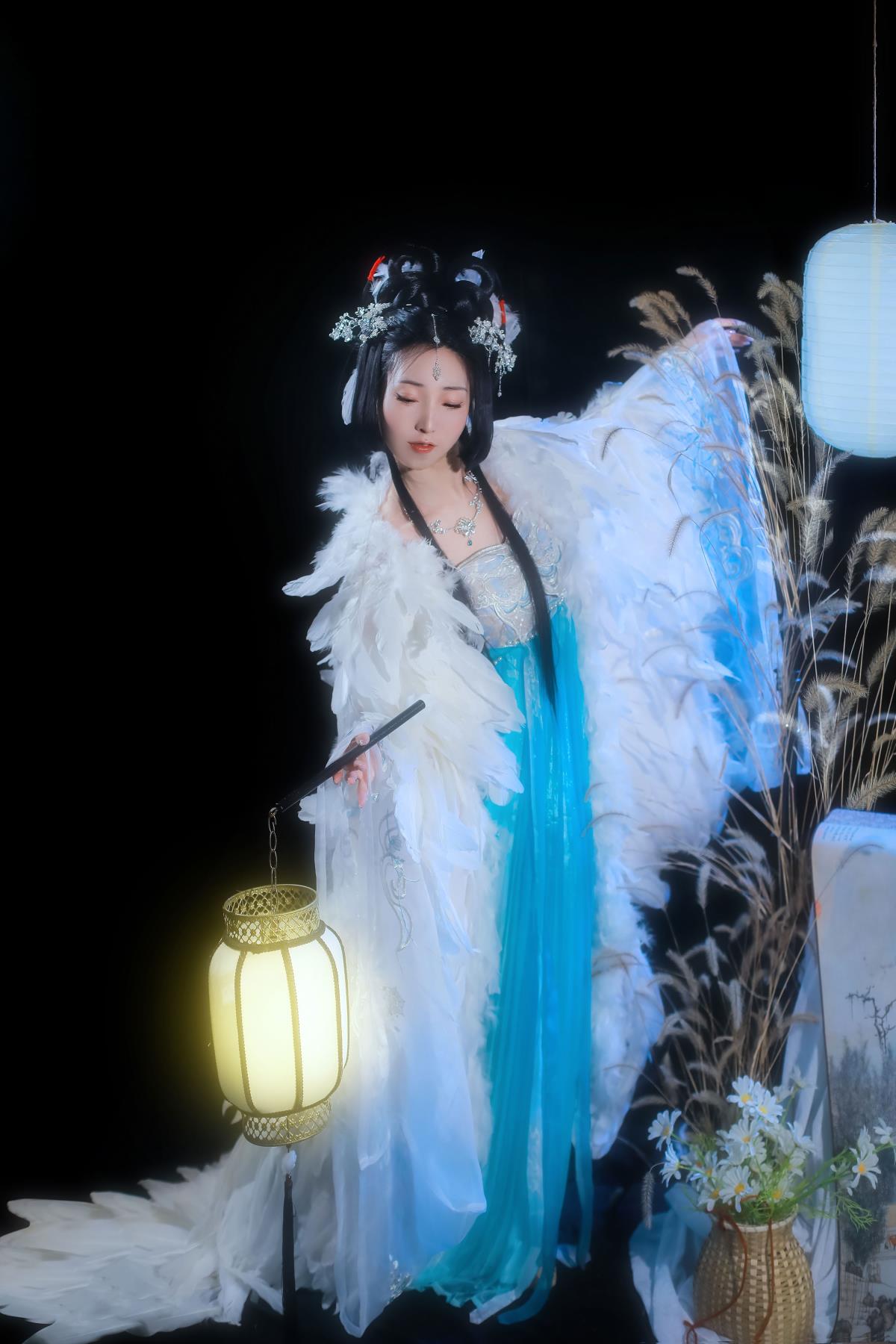 鹤别空山后，山僧几白头