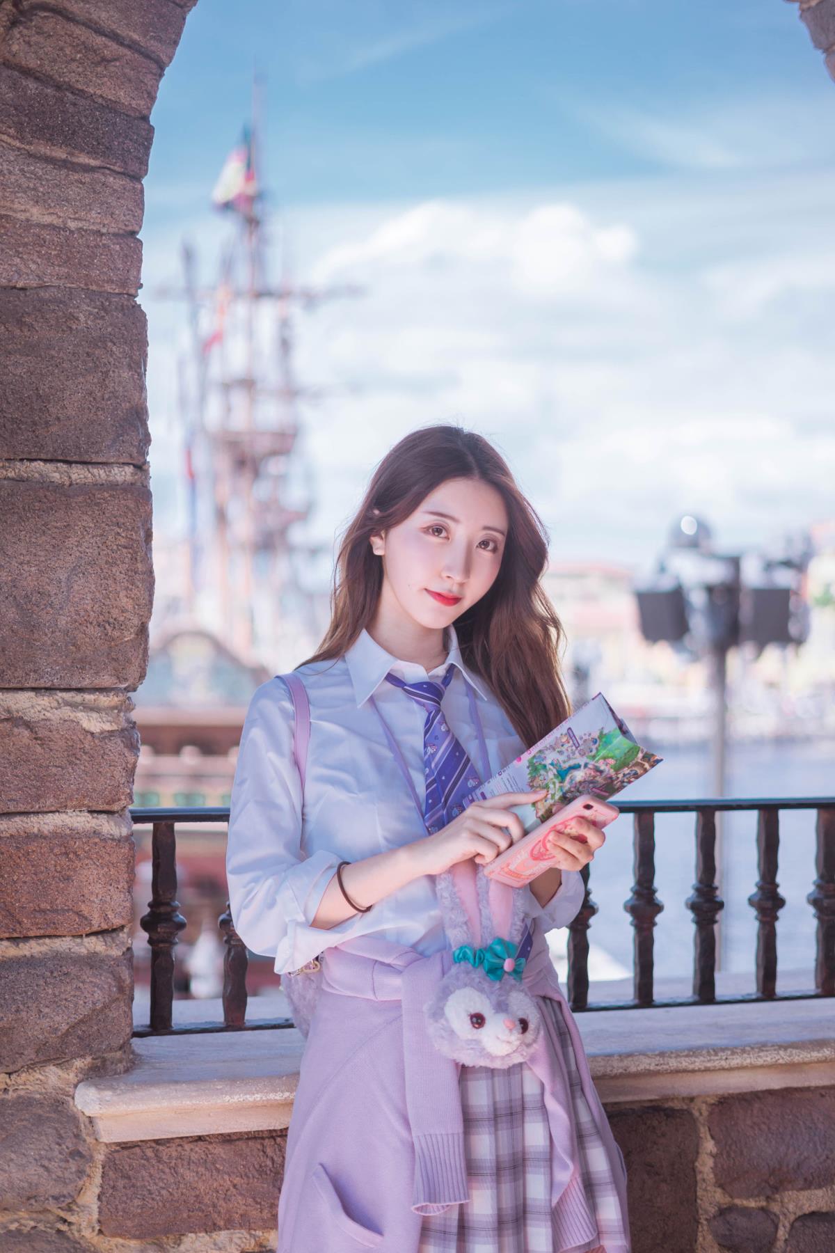 《迪士尼公主的梦幻时光：JK 美少女的日系乐园奇遇》