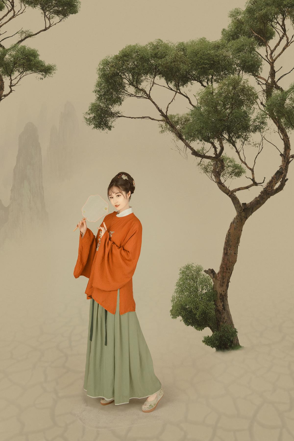 踏春游：南园春半，青梅如豆柳如丝，共赴古风画意春景