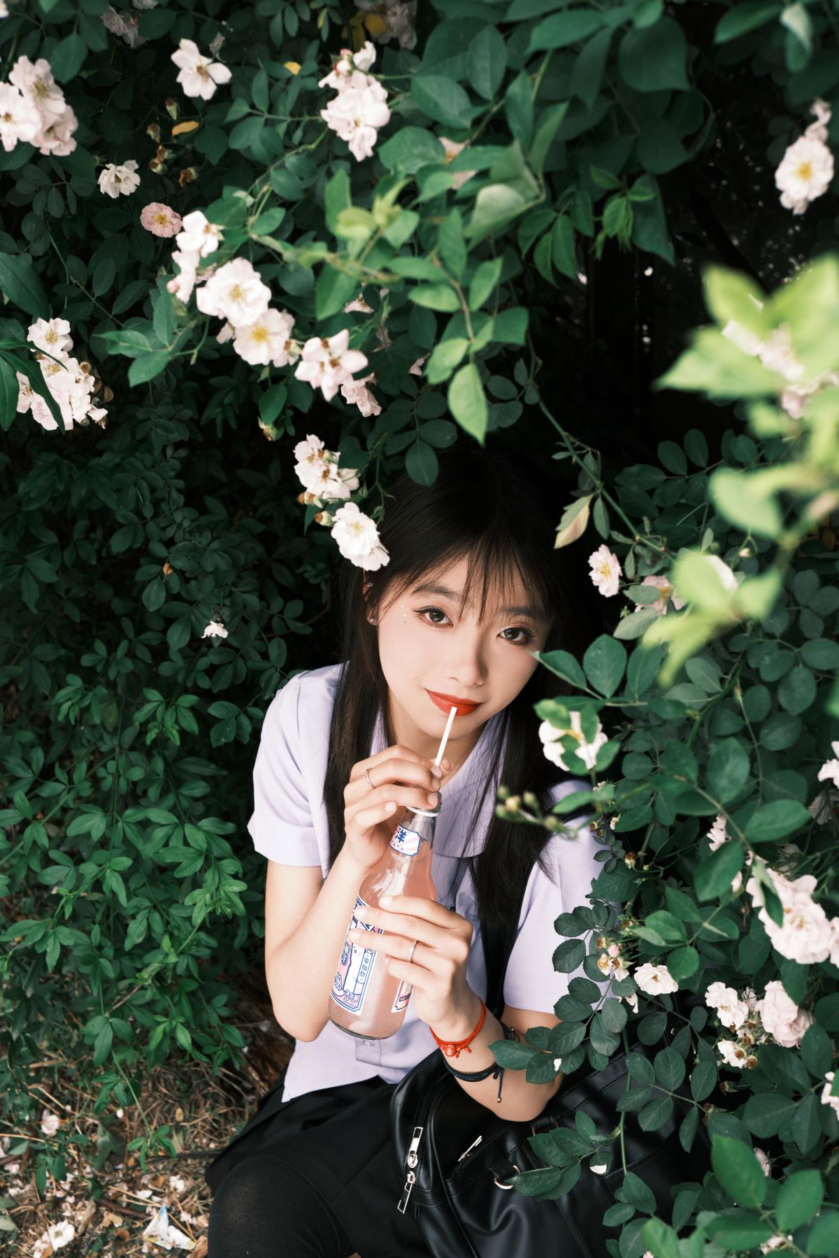 《蔷薇少女：恰逢路过，邂逅青春里最美的花事》 或 《蔷薇花绽少女时，恰是春光最美遇》 或 《路过春天，邂逅蔷薇少女的青春花事》 或 《少女与蔷薇，在春天遇见最美的盛开》 或 《青春逢春，蔷薇少女的花漾遇见》 或 《蔷薇花下，少女邂逅最美的春天遇见》 或 《春天里，蔷薇少女的最美遇见》 或 《少女与蔷薇花，共赴春天最美的遇见》 或 《青春的春天，与蔷薇少女的美好遇见》 或 《路过春天，遇见盛开蔷薇花的少女》 或 《蔷薇少女与春天，最美遇见的故事》 或 《春天邂逅，蔷薇少女的花之遇见》 或 《蔷薇花绽，少女遇见最美的春天》 或 《少女在春天，遇见蔷薇花的最美绽放》 或 《青春与春天，邂逅蔷薇少女的遇见》 或 《春天里，蔷薇少女遇见最美花期》 或 《蔷薇少女，在春天遇见最美的风景》 或 《邂逅春天，蔷薇少女与花的最美遇见》 或 《青春逢花时，蔷薇少女的春天遇见》 或 《春天的遇见，蔷薇少女与花的故事》 或 《蔷薇花下少女情，春天最美的遇见》 或 《少女遇见春天，邂逅蔷薇花的美好》 或 《青春的春天，蔷薇少女的遇见之美》 或 《路过春天，遇见蔷薇少女的花漾青春》 或 《蔷薇少女与春天，最美的遇见篇章》 或 《春天里，遇见蔷薇花般的少女》 或 《少女与春天，蔷薇花下的最美遇见》 或 《青春逢春时，蔷薇少女的遇见之约》 或 《春天邂逅蔷薇花，少女最美的遇见》 或 《蔷薇花绽春日里，少女遇见的美好》 或 《少女在春天，遇见蔷薇花的最美瞬间》 或 《青春与春天，蔷薇少女遇见的诗意》 或 《春天里，蔷薇少女遇见的花之浪漫》 或 《蔷薇少女，邂逅春天最美的花遇》 或 《邂逅春天，蔷薇少女与花的浪漫遇见》 或 《青春逢花季，蔷薇少女的春天浪漫遇见》 或 《春天的遇见，蔷薇少女与花的浪漫故事》 或 《蔷薇花下少女梦，春天最美的浪漫遇见》 或 《少女遇见春天，邂逅蔷薇花的浪漫风情》 或 《青春的春天，蔷薇少女的浪漫遇见之美》 或 《路过春天，遇见蔷薇少女的浪漫花事》 或 《蔷薇少女与春天，最美的浪漫遇见旅程》 或 《春天里，遇见蔷薇花般浪漫的少女》 或 《少女与春天，蔷薇花下的浪漫遇见时刻》 或 《青春逢春景，蔷薇少女的浪漫遇见时光》 或 《春天邂逅蔷薇花，少女浪漫的最美遇见》 或 《蔷薇花绽春日浪漫时，少女遇见的璀璨》 或 《少女在春天，遇见蔷薇花的浪漫璀璨瞬间》 或 《青春与春天,蔷薇少女遇见的浪漫诗意篇章》 或 《春天里,蔷薇少女遇见的浪漫花之韵》 或 《蔷薇少女,邂逅春天最美的浪漫花遇记》 或 《邂逅春天,蔷薇少女与花的浪漫花事遇见》 或 《青春逢花韵季,蔷薇少女的春天浪漫花遇》 或 《春天的遇见,蔷薇少女与花的浪漫花情故事》 或 《蔷薇花下少女恋,春天最美的浪漫花遇恋》 或 《少女遇见春天,邂逅蔷薇花的浪漫花恋风情》 或 《青春的春天,蔷薇少女的浪漫花遇之美恋》 或 《路过春天,遇见蔷薇少女的浪漫花恋花事》 或 《蔷薇少女与春天,最美的浪漫花遇恋旅程》 或 《春天里,遇见蔷薇花般浪漫花恋的少女》 或 《少女与春天,蔷薇花下的浪漫花遇恋时刻》 或 《青春逢春恋景,蔷薇少女的浪漫花遇恋时光》 或 《春天邂逅蔷薇花,少女浪漫花遇的最美恋遇见》 或 《蔷薇花绽春日浪漫恋时,少女遇见的恋之璀璨》 或 《少女在春天,遇见蔷薇花的浪漫恋璀璨瞬间》 或 《青春与春天,蔷薇少女遇见的浪漫花恋诗意篇章》 或 《春天里,蔷薇少女遇见的浪漫花恋花之韵》 或 《蔷薇少女,邂逅春天最美的浪漫花恋花遇记》 或 《邂逅春天,蔷薇少女与花的浪漫花恋花事遇见》 或 《青春逢花恋韵季,蔷薇少女的春天浪漫花恋花遇》 或 《春天的遇见,蔷薇少女与花的浪漫花恋情故事》 或 《蔷薇花下少女情恋,春天最美的浪漫花恋情遇恋》 或 《少女遇见春天,邂逅蔷薇花的浪漫花恋情恋风情》 或 《青春的春天,蔷薇少女的浪漫花恋情遇之美恋》 或 《路过春天,遇见蔷薇少女的浪漫花恋情恋花事》 或 《蔷薇少女与春天,最美的浪漫花恋情遇恋旅程》 或 《春天里,遇见蔷薇花般浪漫花恋情恋的少女》 或 《少女与春天,蔷薇花下的浪漫花恋情遇恋时刻》 或 《青春逢春恋景情,蔷薇少女的浪漫花恋情遇恋时光》 或 《春天邂逅蔷薇花,少女浪漫花恋情遇的最美恋遇见》 或 《蔷薇花绽春日浪漫恋情时,少女遇见的恋情璀璨》 或 《少女在春天,遇见蔷薇花的浪漫恋情璀璨瞬间》 或 《青春与春天,蔷薇少女遇见的浪漫花恋情诗意篇章》 或 《春天里,蔷薇少女遇见的浪漫花恋情花之韵》 或 《蔷薇少女,邂逅春天最美的浪漫花恋情花遇记》 或 《邂逅春天,蔷薇少女与花的浪漫花恋情花事遇见》 或 《青春逢花恋韵情季,蔷薇少女的春天浪漫花恋情花遇》 或 《春天的遇见,蔷薇少女与花的浪漫花恋情情故事》 或 《蔷薇花下少女情恋情,春天最美的浪漫花恋情情遇恋》 或 《少女遇见春天,邂逅蔷薇花的浪漫花恋情情恋风情》 或 《青春的春天,蔷薇少女的浪漫花恋情情遇之美恋》 或 《路过春天,遇见蔷薇少女的浪漫花恋情情恋花事》 或 《蔷薇少女与春天,最美的浪漫花恋情情遇恋旅程》 或 《春天里,遇见蔷薇花般浪漫花恋情情恋的少女》 或 《少女与春天,蔷薇花下的浪漫花恋情情遇恋时刻》 或 《青春逢春恋景情韵,蔷薇少女的浪漫花恋情情遇恋时光》 或 《春天邂逅蔷薇花,少女浪漫花恋情情遇的最美恋遇见》 或 《蔷薇花绽春日浪漫恋情韵时,少女遇见的恋情韵璀璨》 或 《少女在春天,遇见蔷薇花的浪漫恋情韵璀璨瞬间》 或 《青春与春天,蔷薇少女遇见的浪漫花恋情情诗意篇章》 或 《春天里,蔷薇少女遇见的浪漫花恋情情花之韵》 或 《蔷薇少女,邂逅春天最美的浪漫花恋情情花遇记》 或 《邂逅春天,蔷薇少女与花的浪漫花恋情情花事遇见》 或 《青春逢花恋韵情季景,蔷薇少女的春天浪漫花恋情情花遇》 或 《春天的遇见,蔷薇少女与花的浪漫花恋情情情故事》 或 《蔷薇花下少女情恋情恋,春天最美的浪漫花恋情情情遇恋》 或 《少女遇见春天,邂逅蔷薇花的浪漫花恋情情情恋风情》 或 《青春的春天,蔷薇少女的浪漫花恋情情情遇之美恋》 或 《路过春天,遇见蔷薇少女的浪漫花恋情情情恋花事》 或 《蔷薇少女与春天,最美的浪漫花恋情情情遇恋旅程》 或 《春天里,遇见蔷薇花般浪漫花恋情情情恋的少女》 或 《少女与春天,蔷薇花下的浪漫花恋情情情遇恋时刻》 或 《青春逢春恋景情韵季,蔷薇少女的浪漫花恋情情情遇恋时光》 或 《春天邂逅蔷薇花,少女浪漫花恋情情情遇的最美恋遇见》 或 《蔷薇花绽春日浪漫恋情韵季时,少女遇见的恋情韵季璀璨》 或 《少女在春天,遇见蔷薇花的浪漫恋情韵季璀璨瞬间》 或 《青春与春天,蔷薇少女遇见的浪漫花恋情情情诗意篇章》 或 《春天里,蔷薇少女遇见的浪漫花恋情情情花之韵》 或 《蔷薇少女,邂逅春天最美的浪漫花恋情情情花遇记》 或 《邂逅春天,蔷薇少女与花的浪漫花恋情情情花事遇见》 或 《青春逢花恋韵情季景时,蔷薇少女的春天浪漫花恋情情情花遇》 或 《春天的遇见,蔷薇少女与花的浪漫花恋情情情情故事》 或 《蔷薇花下少女情恋情恋恋,春天最美的浪漫花恋情情情情遇恋》 或 《少女遇见春天,邂逅蔷薇花的浪漫花恋情情情情恋风情》 或 《青春的春天,蔷薇少女的浪漫花恋情情情情遇之美恋》 或 《路过春天,遇见蔷薇少女的浪漫花恋情情情情恋花事》 或 《蔷薇少女与春天,最美的浪漫花恋情情情情遇恋旅程》 或 《春天里,遇见蔷薇花般浪漫花恋情情情情恋的少女》 或 《少女与春天,蔷薇花下的浪漫花恋情情情情遇恋时刻》 或 《青春逢春恋景情韵季时景,蔷薇少女的浪漫花恋情情情情遇恋时光》 或 《春天邂逅蔷薇花,少女浪漫花恋情情情情遇的最美恋遇见》 或 《蔷薇花绽春日浪漫恋情韵季时景时,少女遇见的恋情韵季时璀璨》 或 《少女在春天,遇见蔷薇花의浪漫恋情韵季时璀璨瞬间》 或 《青春与春天,蔷薇少女遇见的浪漫花恋情情情情诗意篇章》 或 《春天里,蔷薇少女遇见的浪漫花恋情情情情花之韵》 或 《蔷薇少女,邂逅春天最美的浪漫花恋情情情情花遇记》 或 《邂逅春天,蔷薇少女与花的浪漫花恋情情情情花事遇见》 或 《青春逢花恋韵情季景时景时,蔷薇少女的春天浪漫花恋情情情情花遇》 或 《春天的遇见,蔷薇少女与花的浪漫花恋情情情情情故事》 或 《蔷薇花下少女情恋情恋恋恋,春天最美的浪漫花恋情情情情情遇恋》 或 《少女遇见春天,邂逅蔷薇花的浪漫花恋情情情情情恋风情》 或 《青春的春天,蔷薇少女的浪漫花恋情情情情情遇之美恋》 或 《路过春天,遇见蔷薇少女的浪漫花恋情情情情情恋花事》 或 《蔷薇少女与春天,最美的浪漫花恋情情情情情遇恋旅程》 或 《春天里,遇见蔷薇花般浪漫花恋情情情情情恋的少女》 或 《少女与春天,蔷薇花下的浪漫花恋情情情情情遇恋时刻》 或 《青春逢春恋景情韵季时景时景,蔷薇少女的浪漫花恋情情情情情遇恋时光》 或 《春天邂逅蔷薇花,少女浪漫花恋情情情情情遇的最美恋遇见》 或 《蔷薇花绽春日浪漫恋情韵季时景时景时,少女遇见的恋情韵季时景璀璨》 或 《少女在春天,遇见蔷薇花的浪漫恋情韵季时景璀璨瞬间》 或 《青春与春天,蔷薇少女遇见的浪漫花恋情情情情情诗意篇章》 或 《春天里,蔷薇少女遇见的浪漫花恋情情情情情花之韵》 或 《蔷薇少女,邂逅春天最美的浪漫花恋情情情情情花遇记》 或 《邂逅春天,蔷薇少女与花的浪漫花恋情情情情情花事遇见》 或 《青春逢花恋韵情季景时景时景时,蔷薇少女的春天浪漫花恋情情情情情花遇》 或 《春天的遇见,蔷薇少女与花的浪漫花恋情情情情情情故事》 或 《蔷薇花下少女情恋情恋恋恋恋,春天最美的浪漫花恋情情情情情情遇恋》 或 《少女遇见春天,邂逅蔷薇花的浪漫花恋情情情情情情恋风情》 或 《青春的春天,蔷薇少女的浪漫花恋情情情情情情遇之美恋》 或 《路过春天,遇见蔷薇少女的浪漫花恋情情情情情情恋花事》 或 《蔷薇少女与春天,最美的浪漫花恋情情情情情情遇恋旅程》 或 《春天里,遇见蔷薇花般浪漫花恋情情情情情情恋的少女》 或 《少女与春天,蔷薇花下的浪漫花恋情情情情情情遇恋时刻》 或 《青春逢春恋景情韵季时景时景时景,蔷薇少女의浪漫花恋情情情情情情遇恋时光》 或 《春天邂逅蔷薇花,少女浪漫花恋情情情情情情遇的最美恋遇见》 或 《蔷薇花绽春日浪漫恋情韵季时景时景时景时,少女遇见的恋情韵季时景时璀璨》 或 《少女在春天,遇见蔷薇花의浪漫恋情韵季时景璀璨瞬间》 或 《青春与春天,蔷薇少女遇见的浪漫花恋情情情情情情诗意篇章》 或 《春天里,蔷薇少女遇见的浪漫花恋情情情情情情花之韵》 或 《蔷薇少女,邂逅春天最美的浪漫花恋情情情情情情花遇记》 或 《邂逅春天,蔷薇少女与花的浪漫花恋情情情情情情花事遇见》 或 《青春逢花恋韵情季景时景时景时景时,蔷薇少女의春天浪漫花恋情情情情情情花遇》 或 《春天的遇见,蔷薇少女与花의浪漫花恋情情情情情情情故事》 或 《蔷薇花下少女情恋情恋恋恋恋恋,春天最美의浪漫花恋情情情情情情情遇恋》 或 《少女遇见春天,邂逅蔷薇花의浪漫花恋情情情情情情情恋风情》 或 《青春의春天,蔷薇少女의浪漫花恋情情情情情情情遇之美恋》 或 《路过春天,遇见蔷薇少女의浪漫花恋情情情情情情情恋花事》 或 《蔷薇少女与春天,最美의浪漫花恋情情情情情情情遇恋旅程》 或 《春天里,遇见蔷薇花般浪漫花恋情情情情情情情恋의少女》 或 《少女与春天,蔷薇花下의浪漫花恋情情情情情情情遇恋时刻》 或 《青春逢春恋景情韵季时景时景时景时景,蔷薇少女의浪漫花恋情情情情情情情遇恋时光》 或 《春天邂逅蔷薇花,少女浪漫花恋情情情情情情情遇의最美恋遇见》 或 《蔷薇花绽春日浪漫恋情韵季时景时景时景时景时,少女遇见의恋情韵季时景时景璀璨》 或 《少女在春天,遇见蔷薇花의浪漫恋情韵季时景璀璨瞬间》 或 《青春与春天,蔷薇少女遇见의浪漫花恋情情情情情情情诗意篇章》 或 《春天里,蔷薇少女遇见의浪漫花恋情情情情情情情花之韵》 或 《蔷薇少女,邂逅春天最美의浪漫花恋情情情情情情情花遇记》 或 《邂逅春天,蔷薇少女与花의浪漫花恋情情情情情情情花事遇见》 或 《青春逢花恋韵情季景时景时景时景时景时,蔷薇少女의春天浪漫花恋情情情情情情情花遇》 或 《春天의遇见,蔷薇少女与花의浪漫花恋情情情情情情情情故事》 或 《蔷薇花下少女情恋情恋恋恋恋恋恋,春天最美의浪漫花恋情情情情情情情情遇恋》 或 《少女遇见春天,邂逅蔷薇花의浪漫花恋情情情情情情情情恋风情》 或 《青春의春天,蔷薇少女의浪漫花恋情情情情情情情情遇之美恋》 或 《路过春天,遇见蔷薇少女의浪漫花恋情情情情情情情情恋花事》 或 《蔷薇少女与春天,最美의浪漫花恋情情情情情情情情遇恋旅程》 或 《春天里,遇见蔷薇花般浪漫花恋情情情情情情情情恋의少女》 或 《少女与春天,蔷薇花下의浪漫花恋情情情情情情情情遇恋时刻》 或 《青春逢春恋景情韵季时景时景时景时景时景,蔷薇少女의浪漫花恋情情情情情情情情遇恋时光》 或 《春天邂逅蔷薇花,少女浪漫花恋情情情情情情情情遇의最美恋遇见》 或 《蔷薇花绽春日浪漫恋情韵季时景时景时景时景时景时,少女遇见의恋情韵季时景时景璀璨》 或 《少女在春天,遇见蔷薇花의浪漫恋情韵季时景璀璨瞬间》 或 《青春与春天,蔷薇少女遇见의浪漫花恋情情情情情情情情诗意篇章》 或 《春天里,蔷薇少女遇见의浪漫花恋情情情情情情情情花之韵》 或 《蔷薇少女,邂逅春天最美의浪漫花恋情情情情情情情情花遇记》 或 《邂逅春天,蔷薇少女与花의浪漫花恋情情情情情情情情花事遇见》 或 《青春逢花恋韵情季景时景时景时景时景时景,蔷薇少女의春天浪漫花恋情情情情情情情情花遇》 或 《春天의遇见,蔷薇少女与