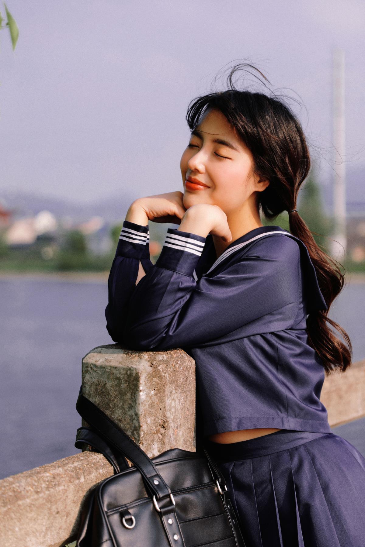 等你下课，邂逅春日白桃汽水般的少女与闪光时光