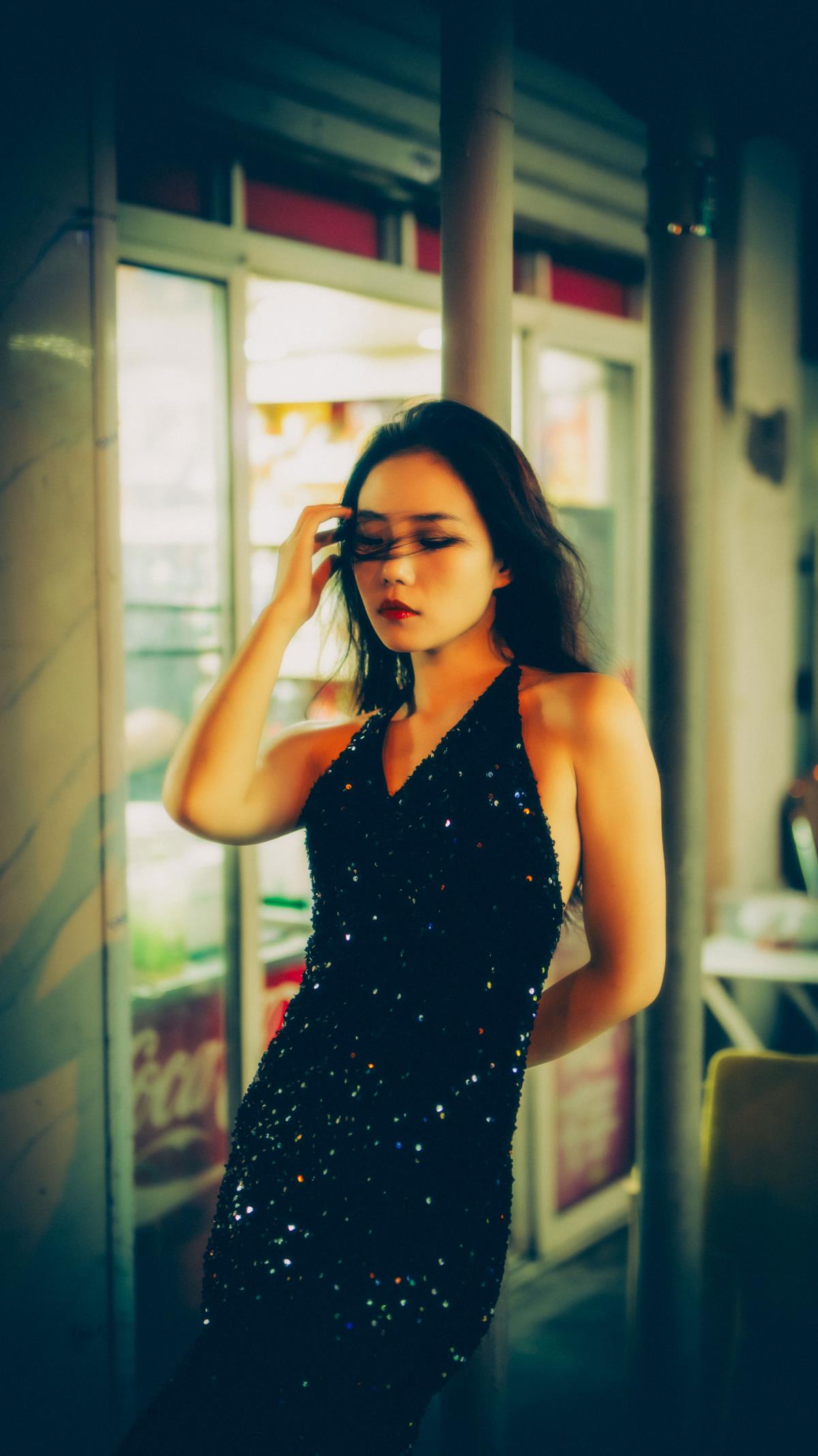 《夜街漫步：女郎的思绪与故事》